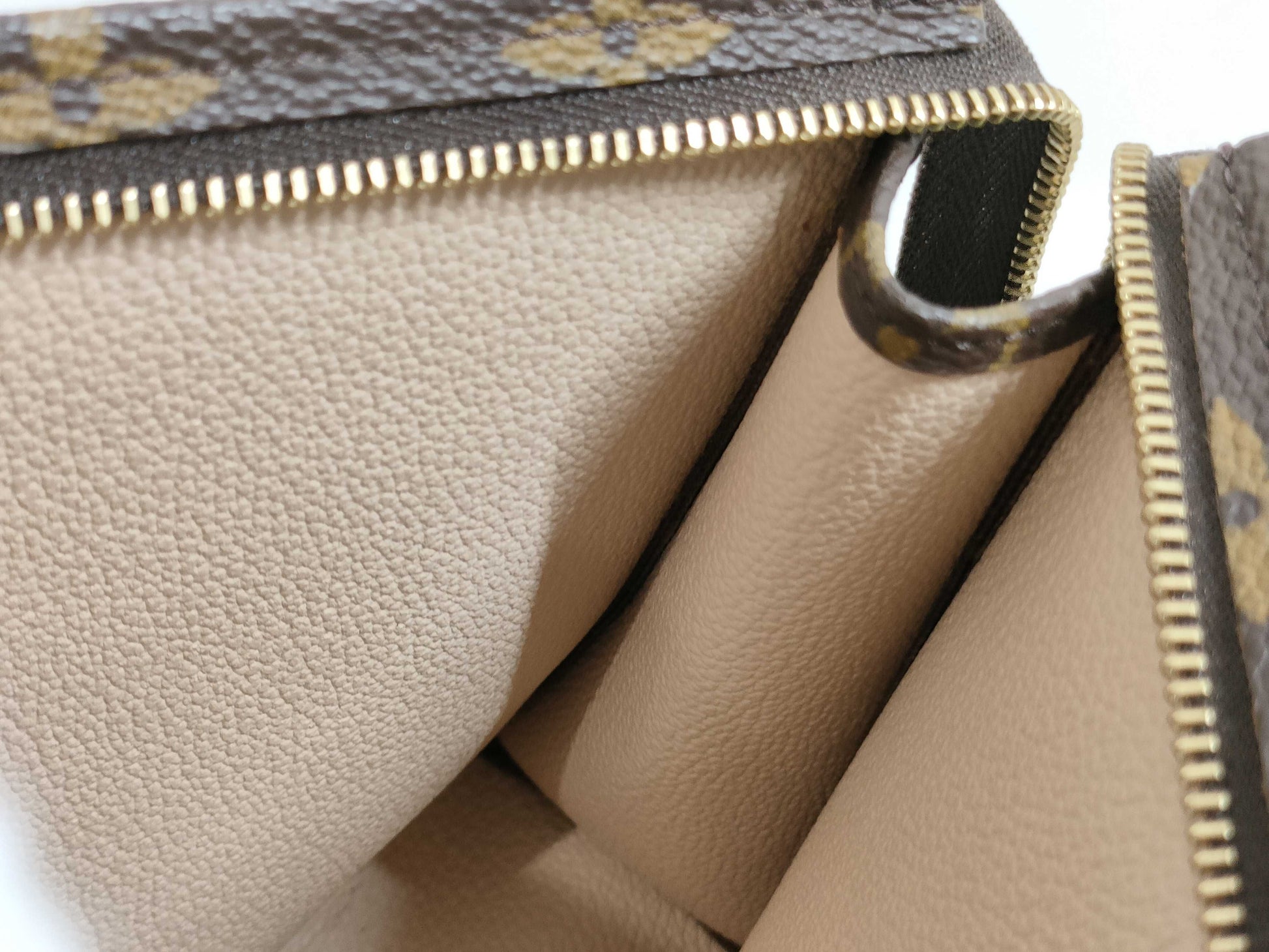 LOUIS VUITTON M47544 Monogram Poche Toilette 19 Clutch Bag