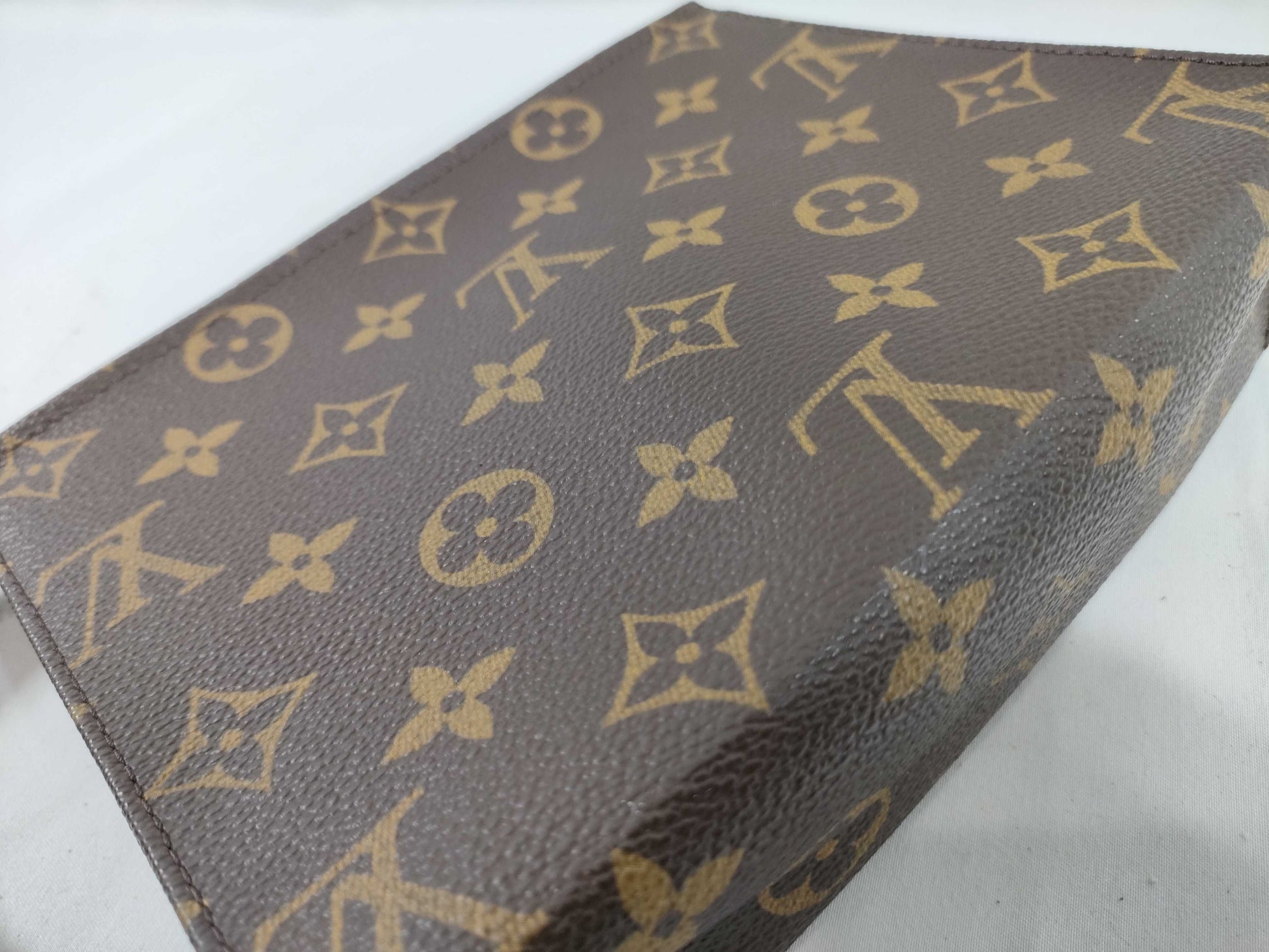 LOUIS VUITTON M47544 Monogram Poche Toilette 19 Clutch Bag