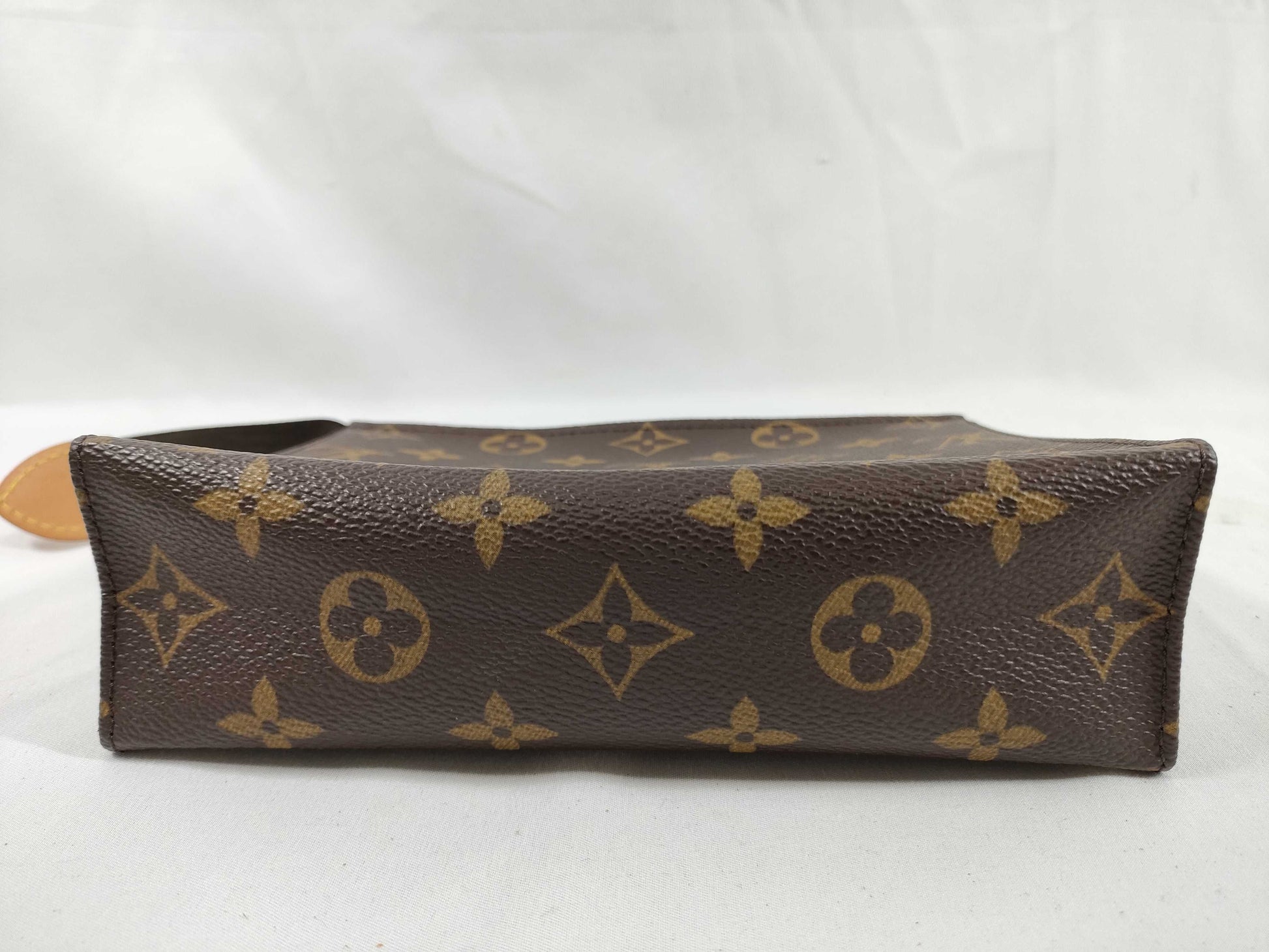 LOUIS VUITTON M47544 Monogram Poche Toilette 19 Clutch Bag