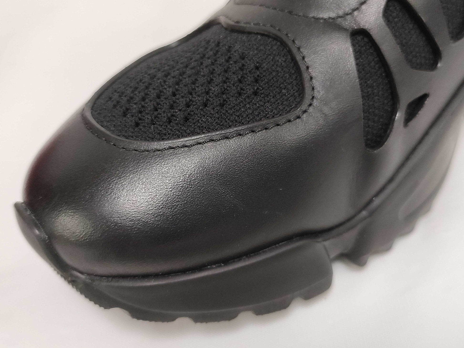 Salvatore Ferragamo Gancini Sneakers in Black