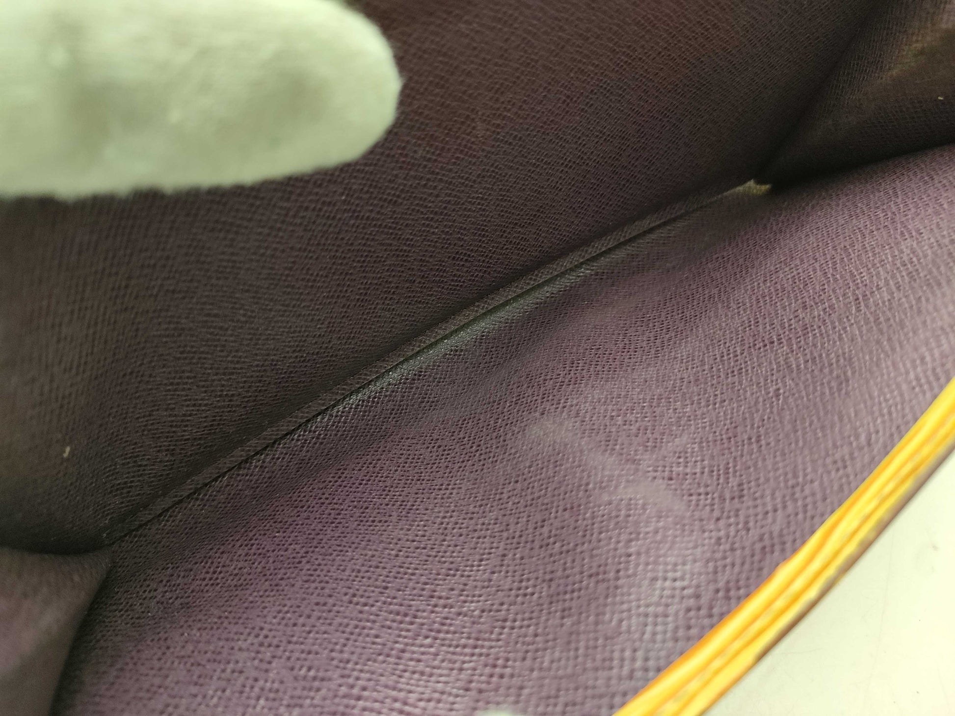 LOUIS VUITTON Epi Portefeuille Sarah Wallet