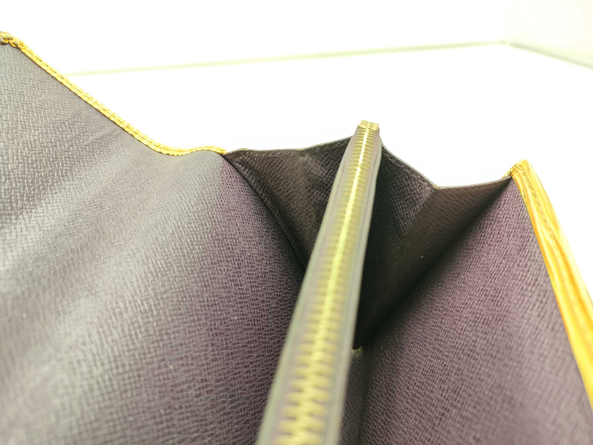 LOUIS VUITTON Epi Portefeuille Sarah Wallet