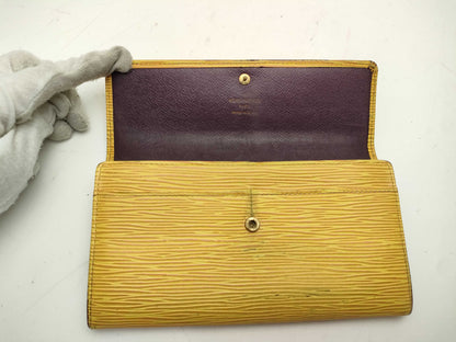 LOUIS VUITTON Epi Portefeuille Sarah Wallet