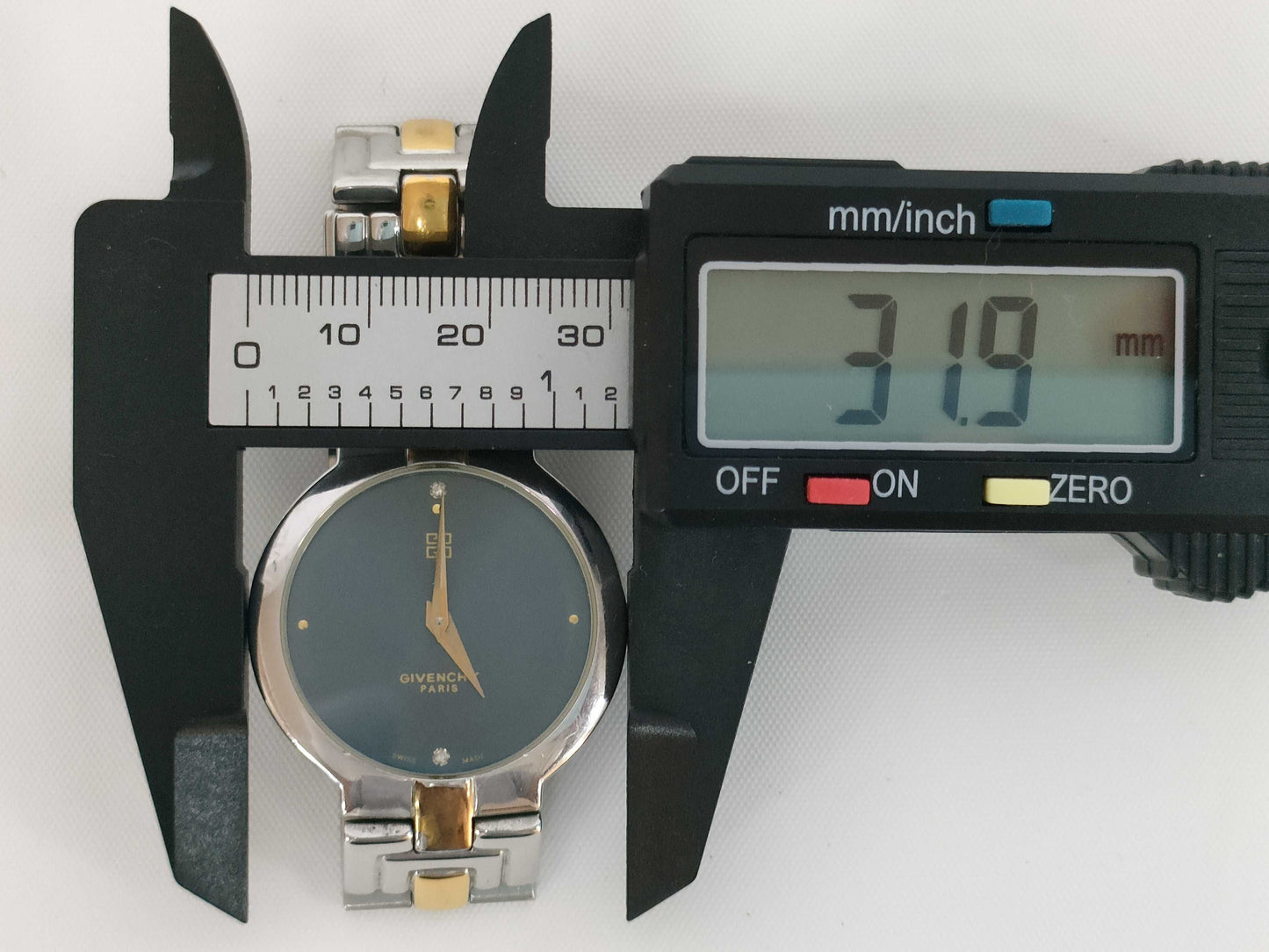 GIVENCHY Quartz 3ATM Men's Watch, Buckle Broken, Not Working