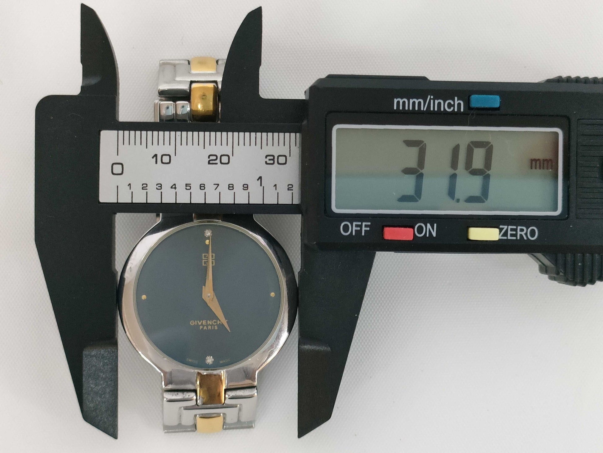 GIVENCHY Quartz 3ATM Men's Watch, Buckle Broken, Not Working