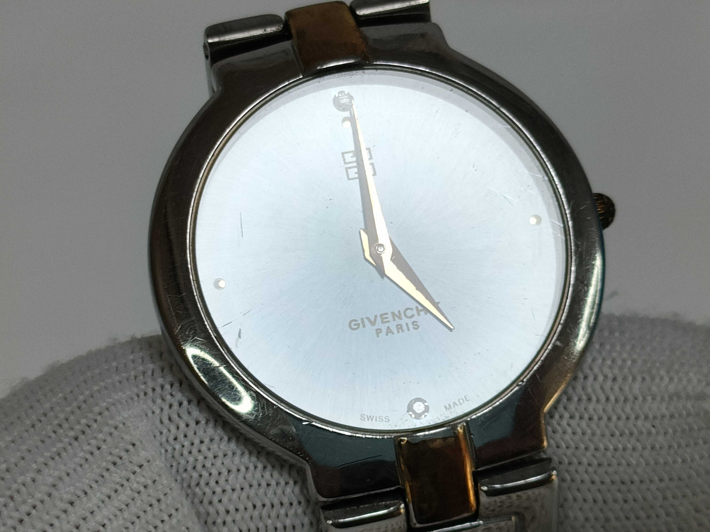 GIVENCHY Quartz 3ATM Men's Watch, Buckle Broken, Not Working