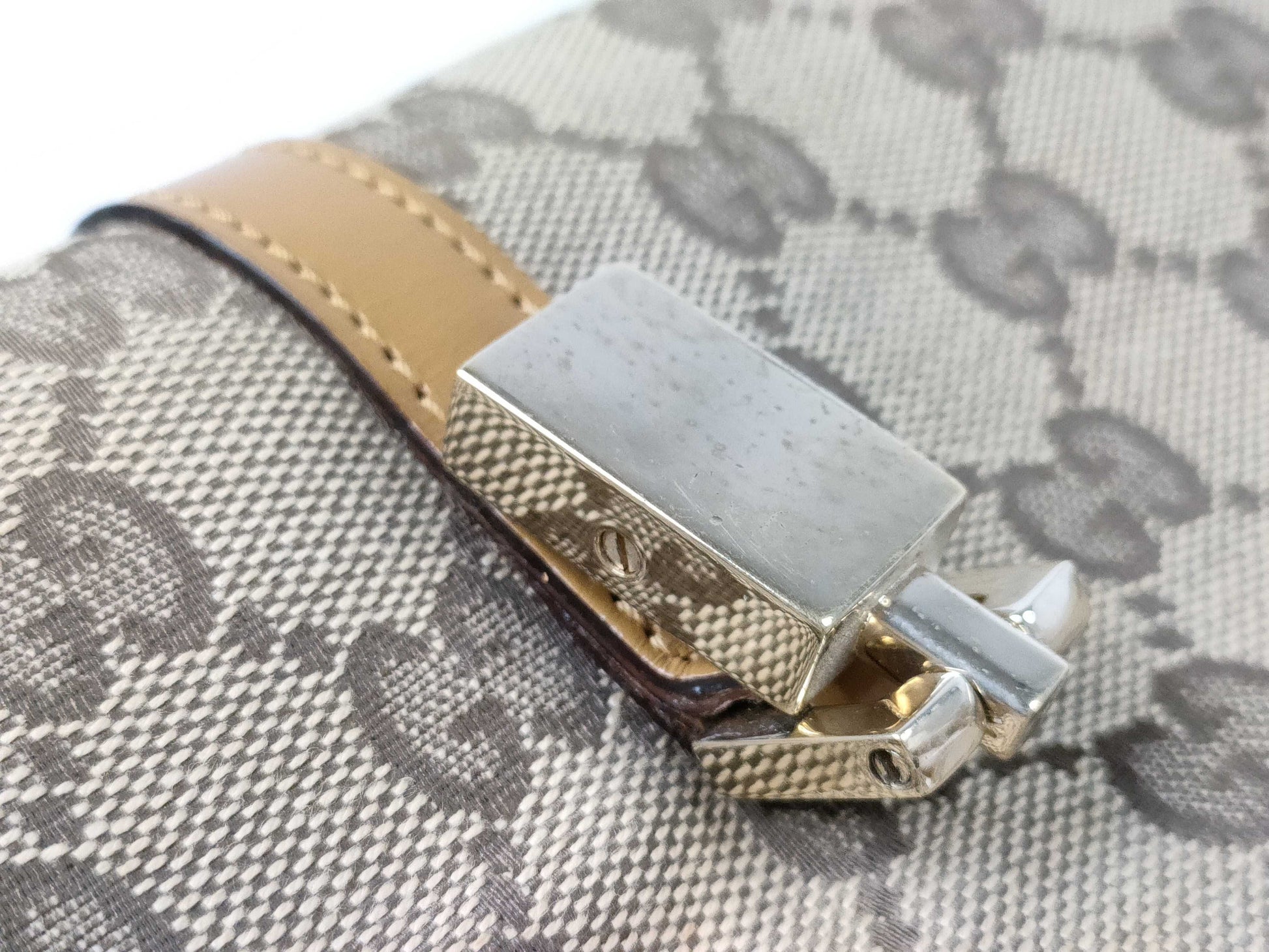 GUCCI GG Canvas Handbag 002, 1068, 2404 Beige Handbag