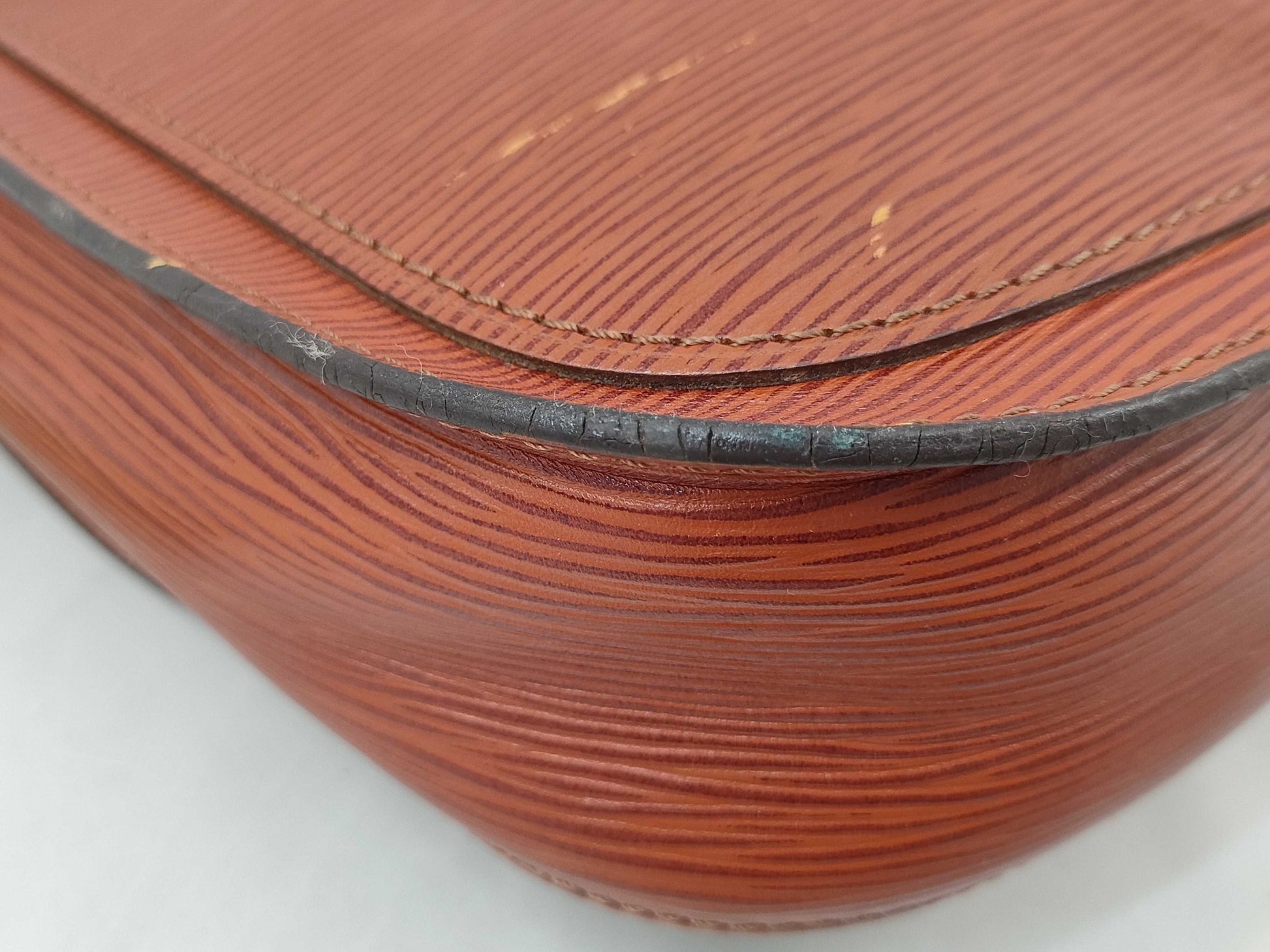 LOUIS VUITTON Epi Saint-Cloud Shoulder Bag