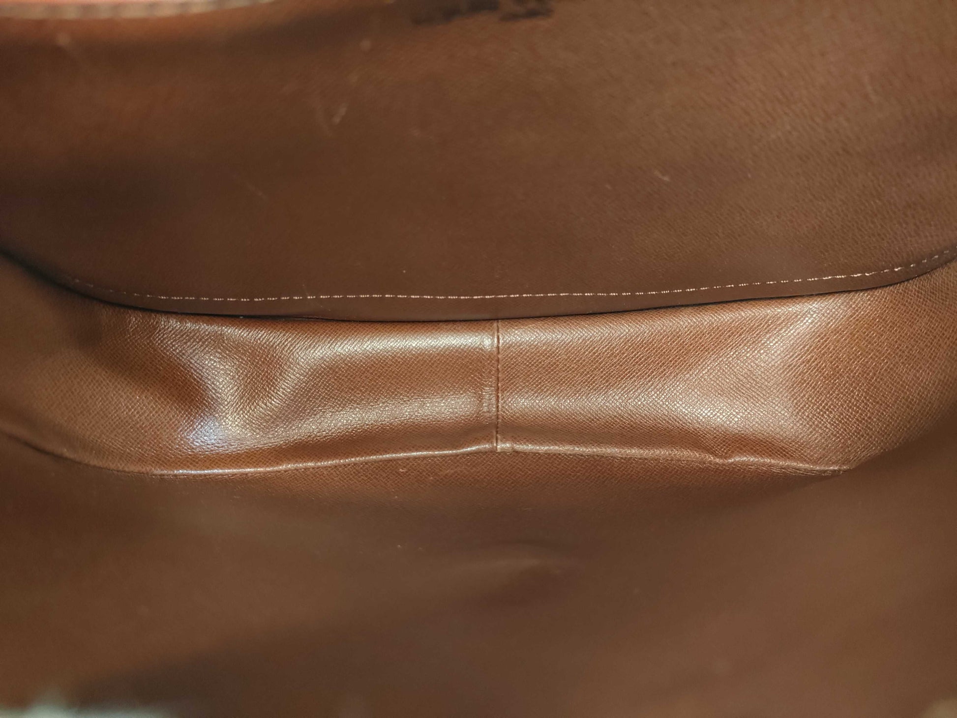 LOUIS VUITTON Epi Saint-Cloud Shoulder Bag