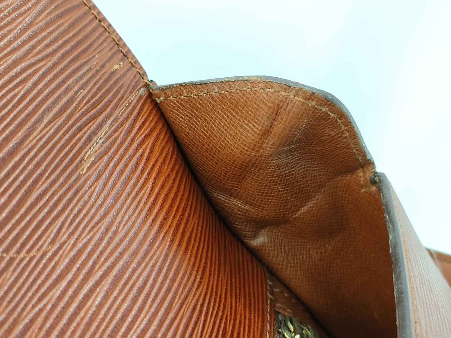 LOUIS VUITTON Epi Saint-Cloud Shoulder Bag
