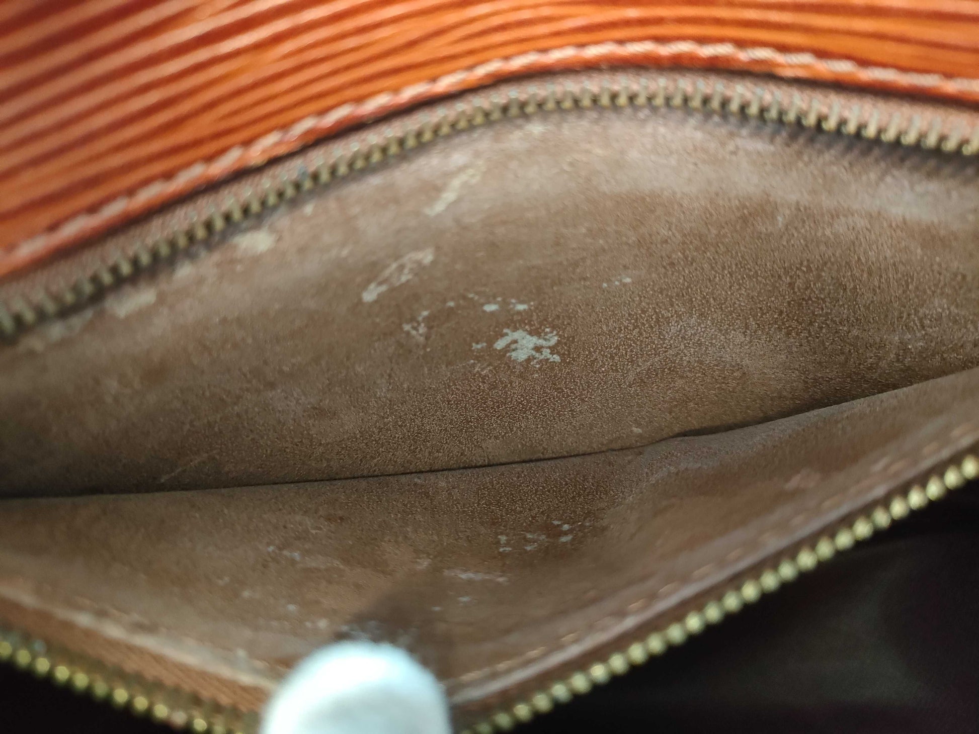 LOUIS VUITTON Epi Saint-Cloud Shoulder Bag