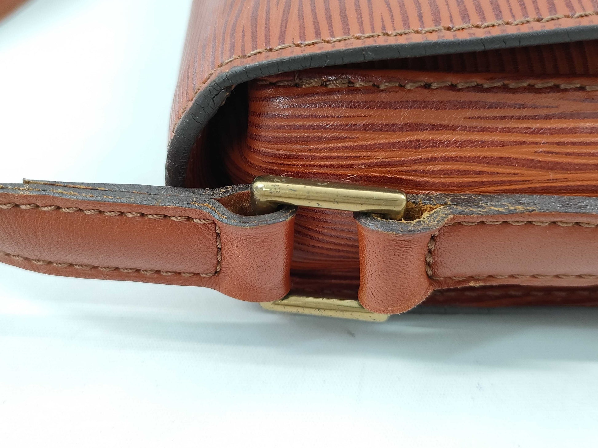 LOUIS VUITTON Epi Saint-Cloud Shoulder Bag