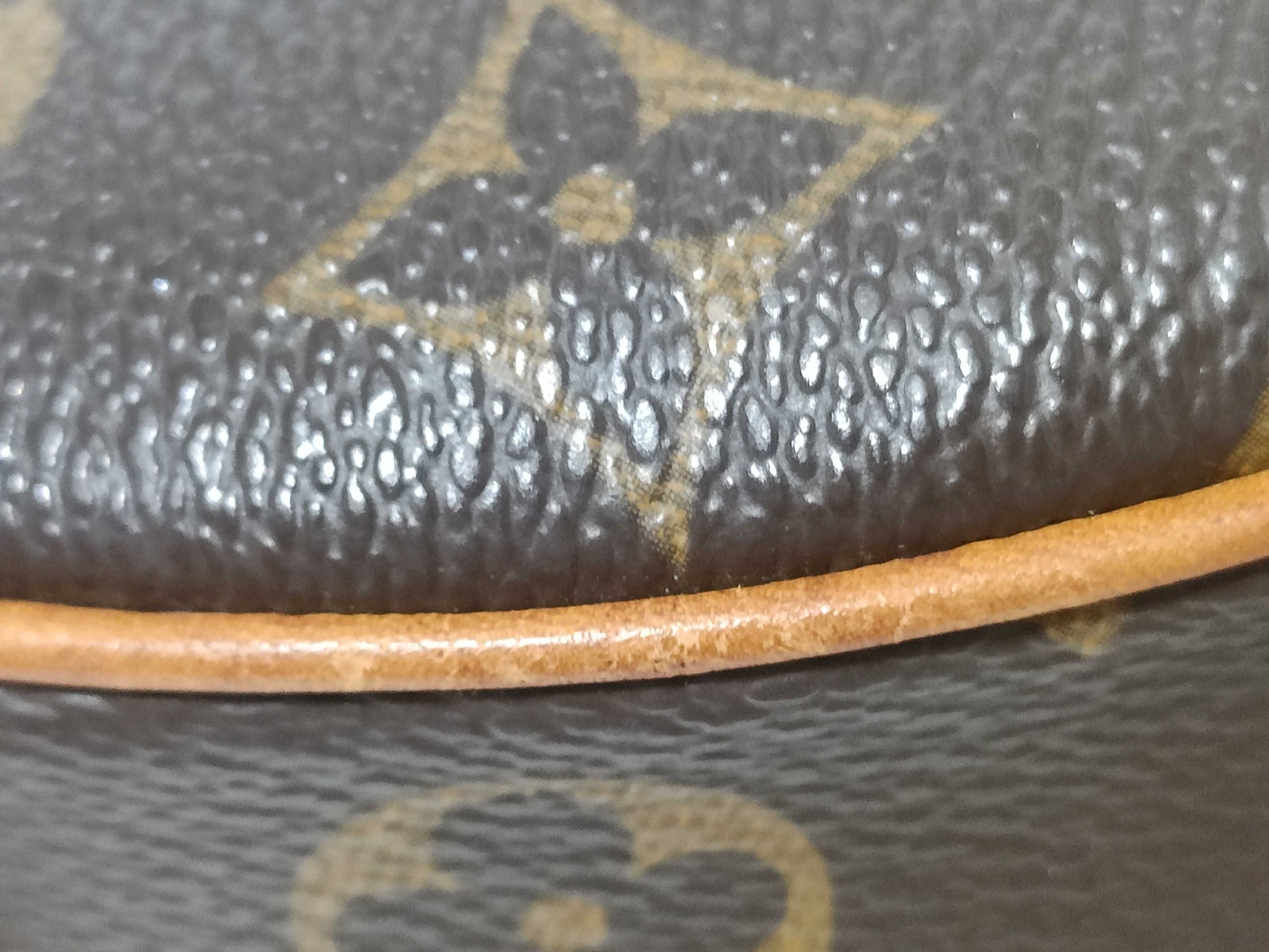 LOUIS VUITTON Monogram M51510 Pochette Croissant Shoulder Bag