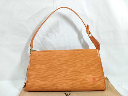LOUIS VUITTON M5294H Epi Axoir Handbag