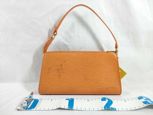 LOUIS VUITTON M5294H Epi Axoir Handbag