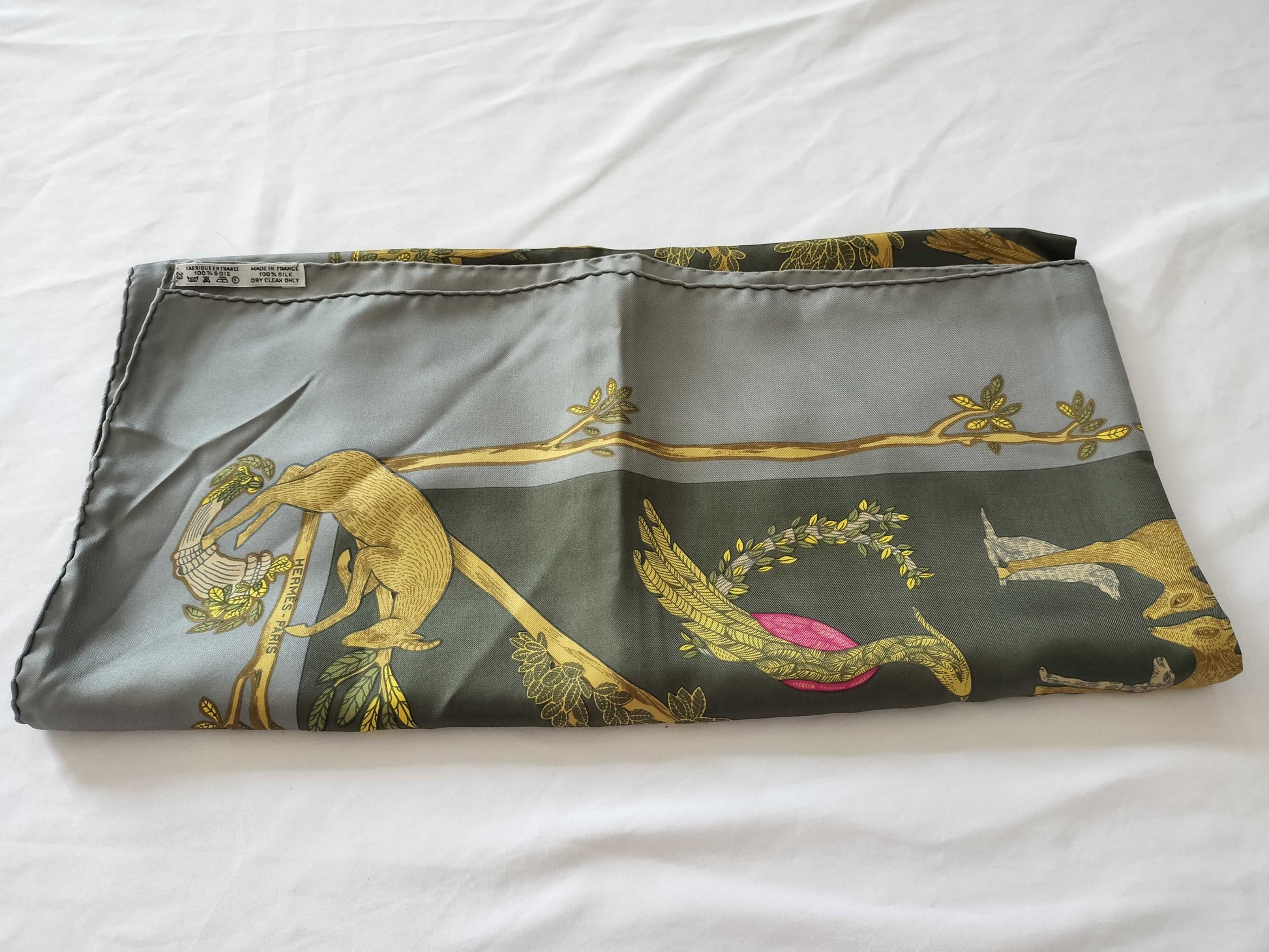 HERMES Carre Carre 90 //Condition Considered Scarf