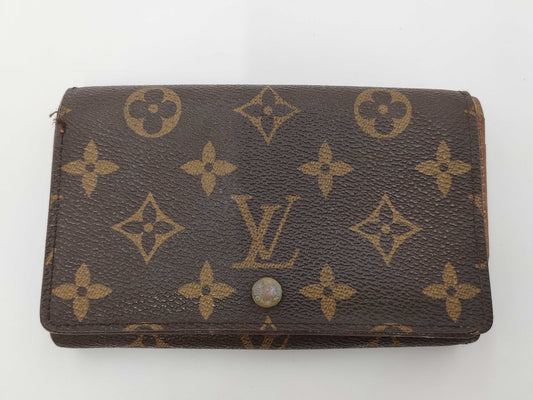 LOUIS VUITTON Monogram Compact Wallet