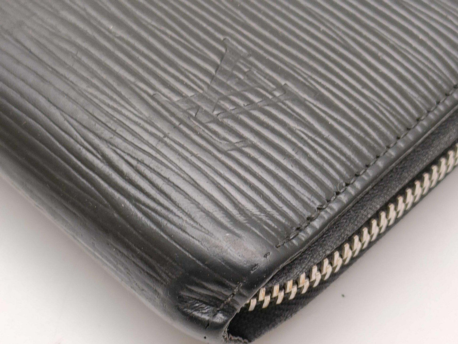 LOUIS VUITTON Epi Zippy Wallet