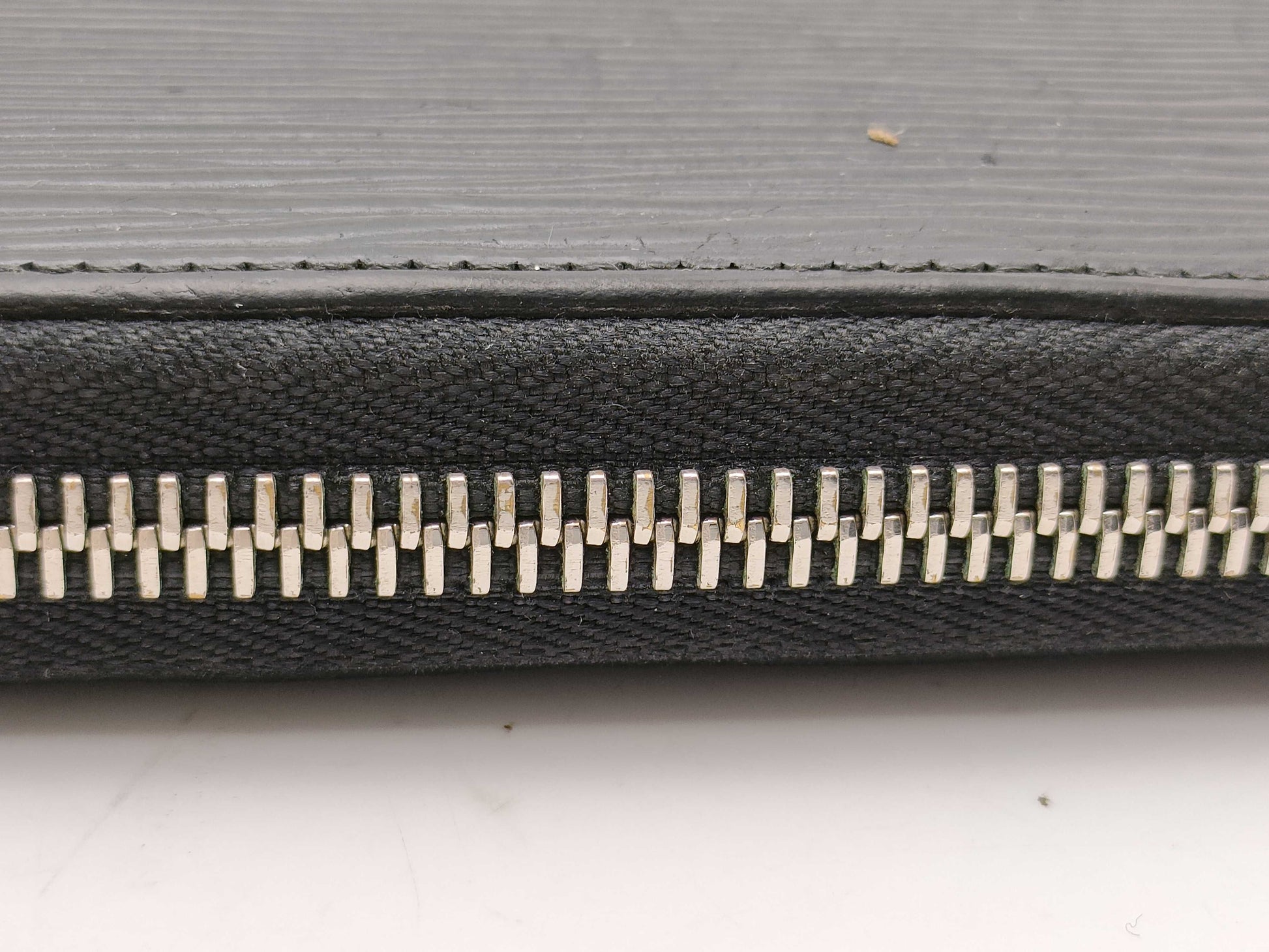 LOUIS VUITTON Epi Zippy Wallet