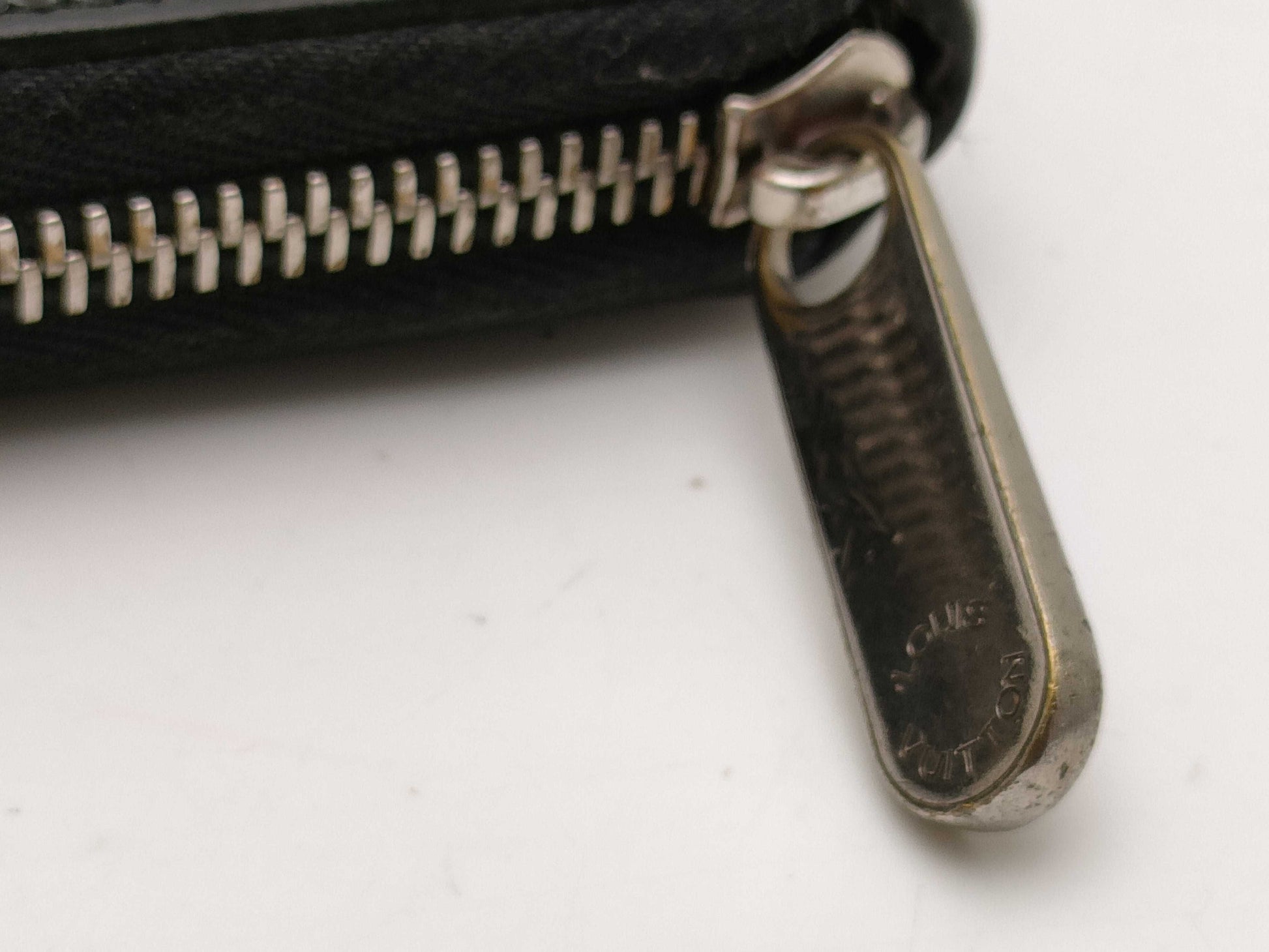 LOUIS VUITTON Epi Zippy Wallet