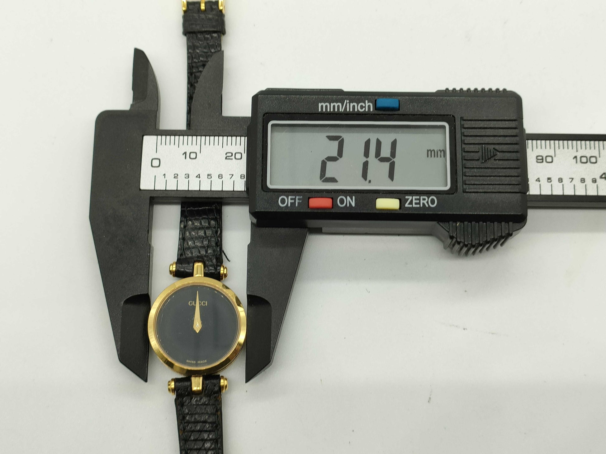 GUCCI Black Dial Unmoving Women's Watch