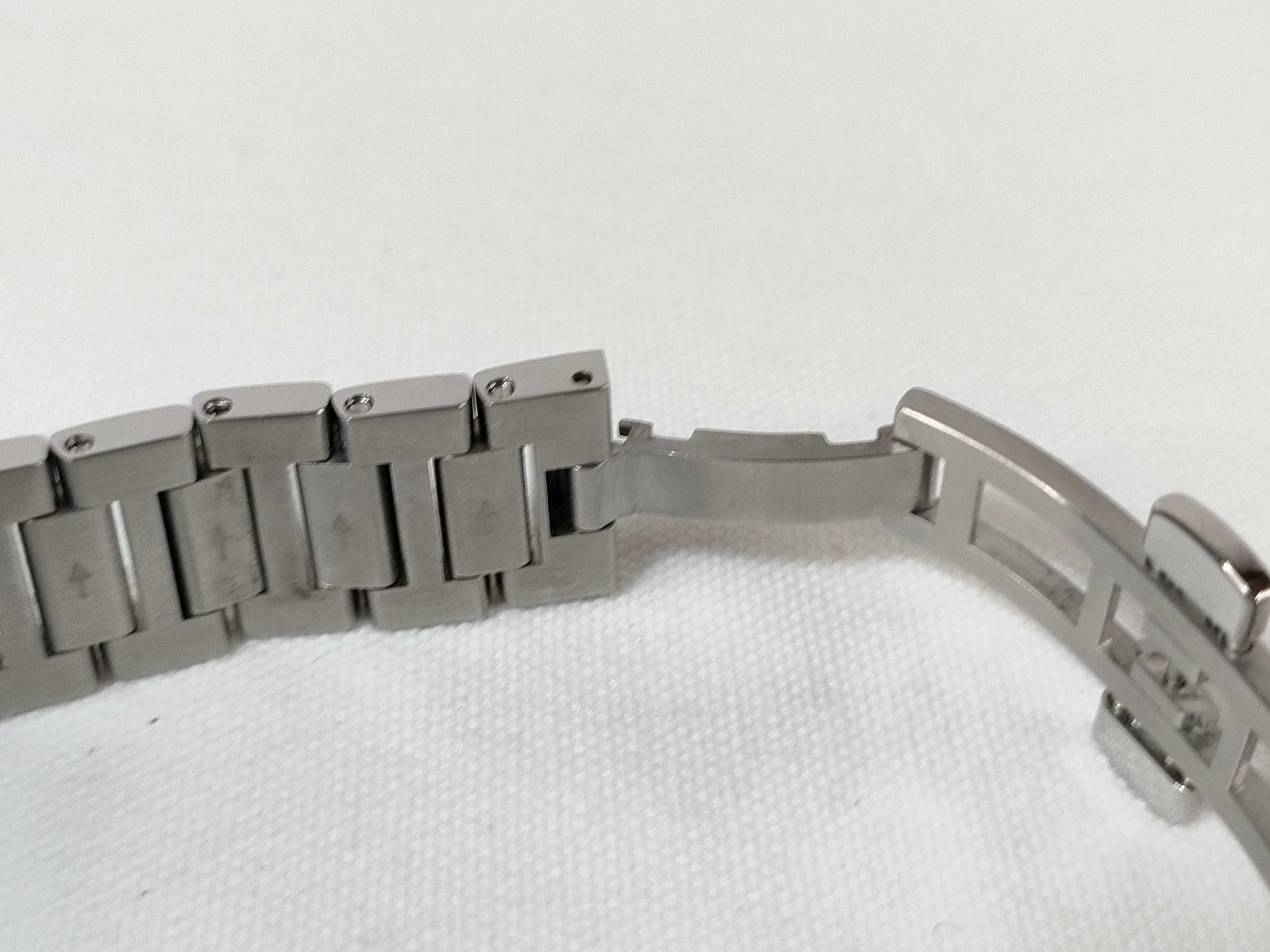 GUCCI 142.5 Women's Quartz Watch