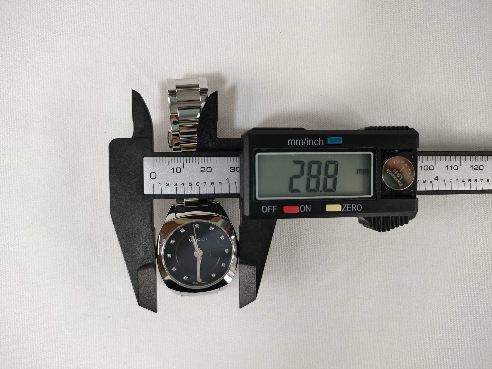 GUCCI 142.5 Women's Quartz Watch