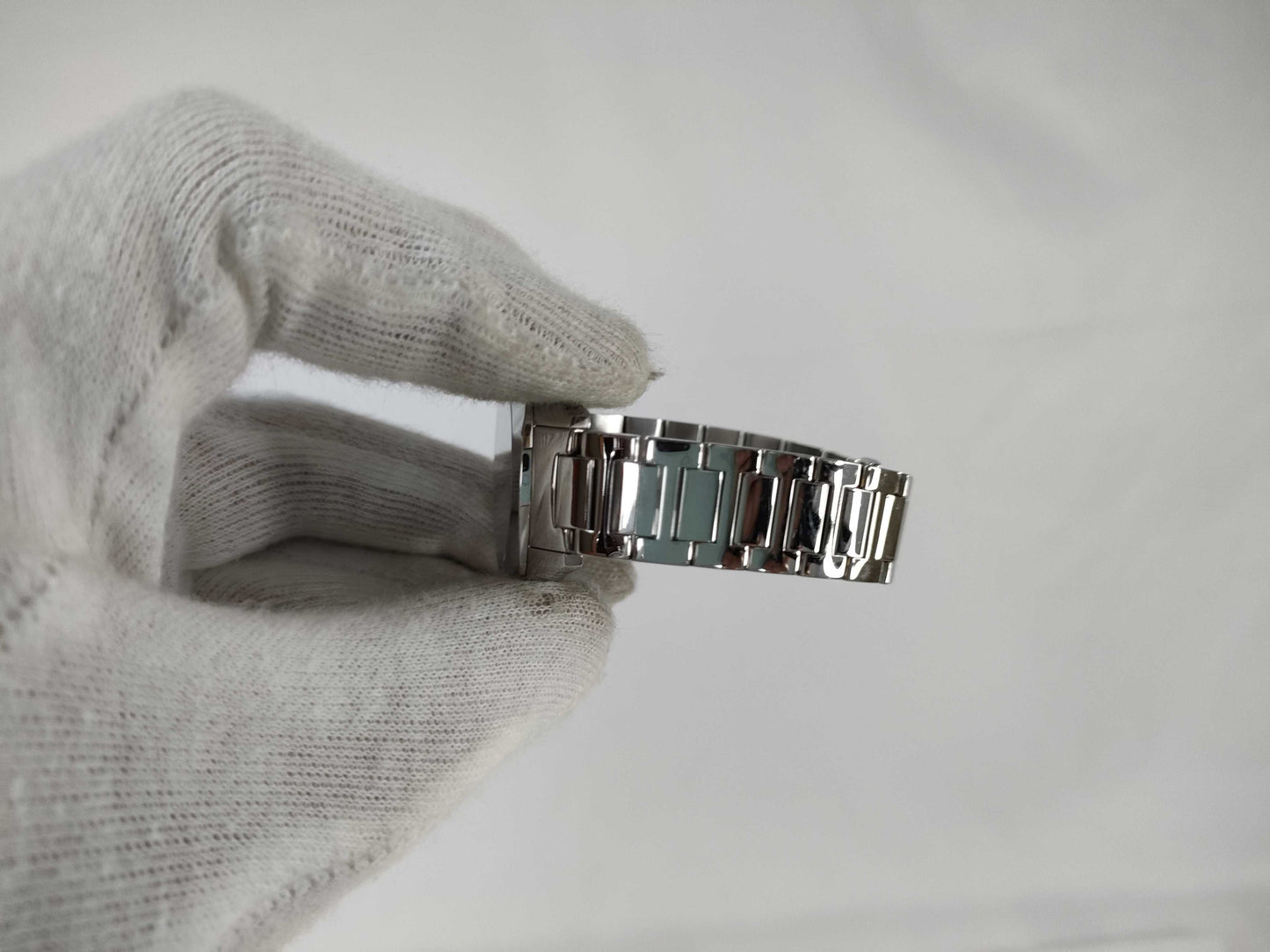 GUCCI 142.5 Women's Quartz Watch