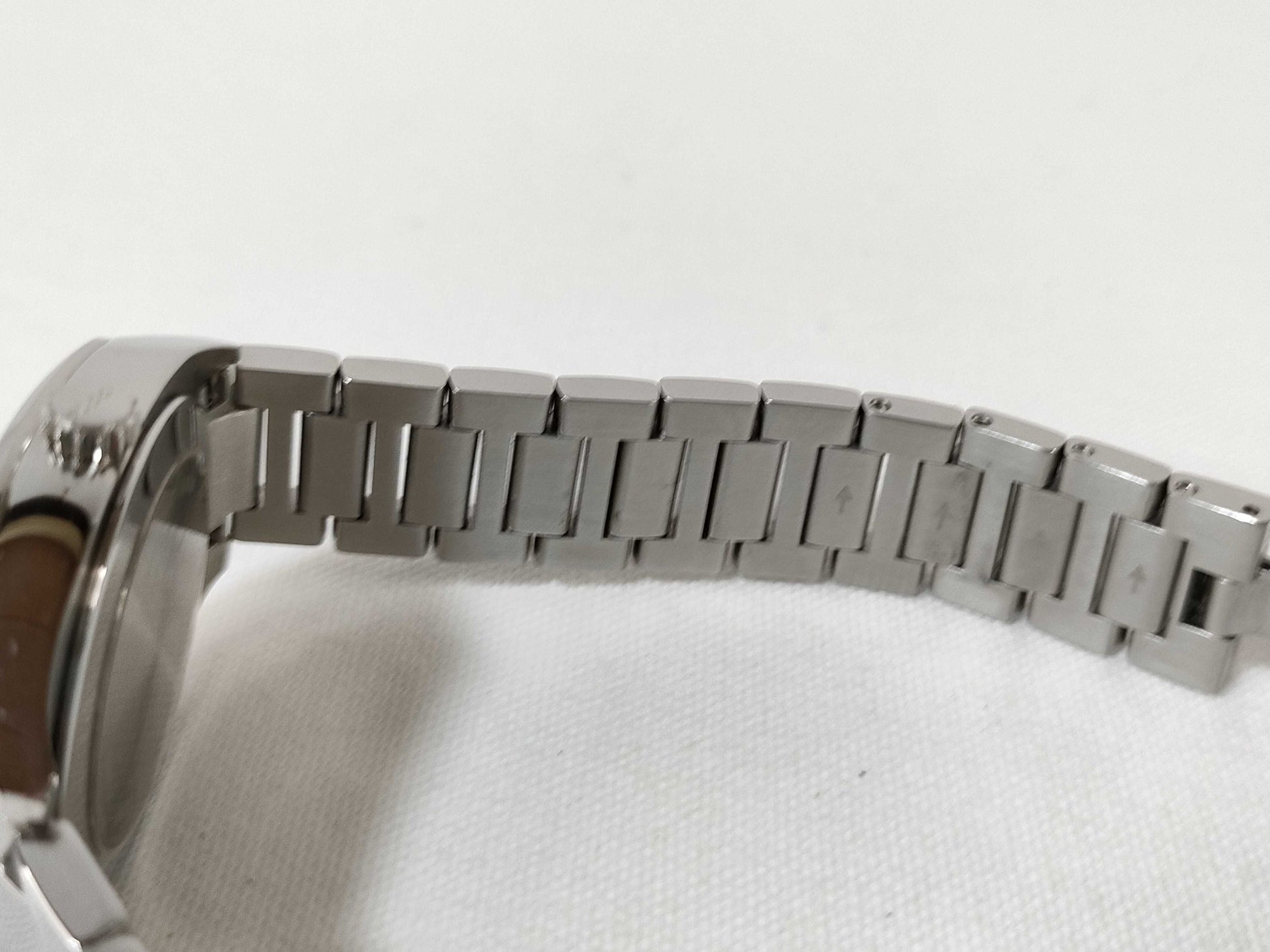 GUCCI 142.5 Women's Quartz Watch