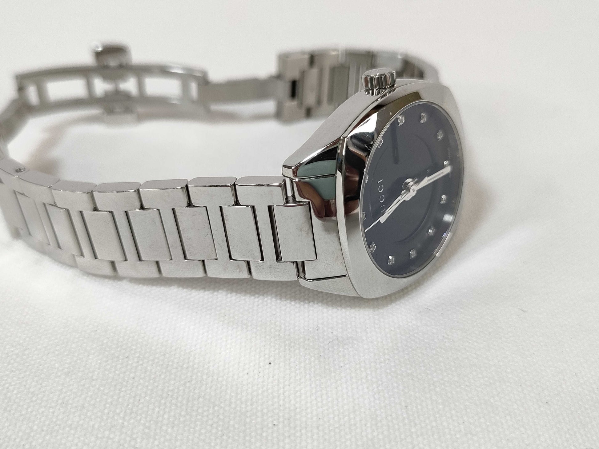 GUCCI 142.5 Women's Quartz Watch
