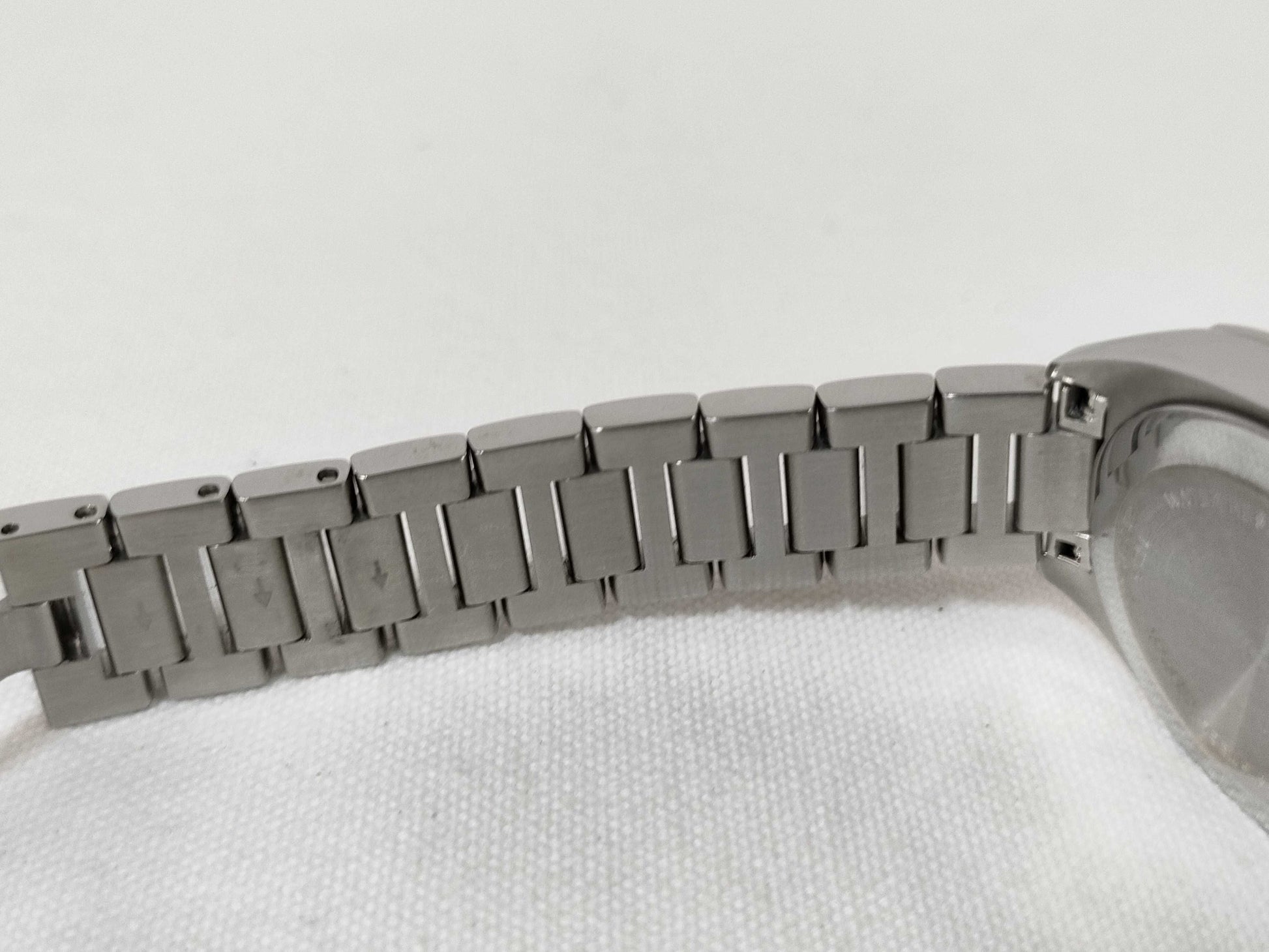 GUCCI 142.5 Women's Quartz Watch