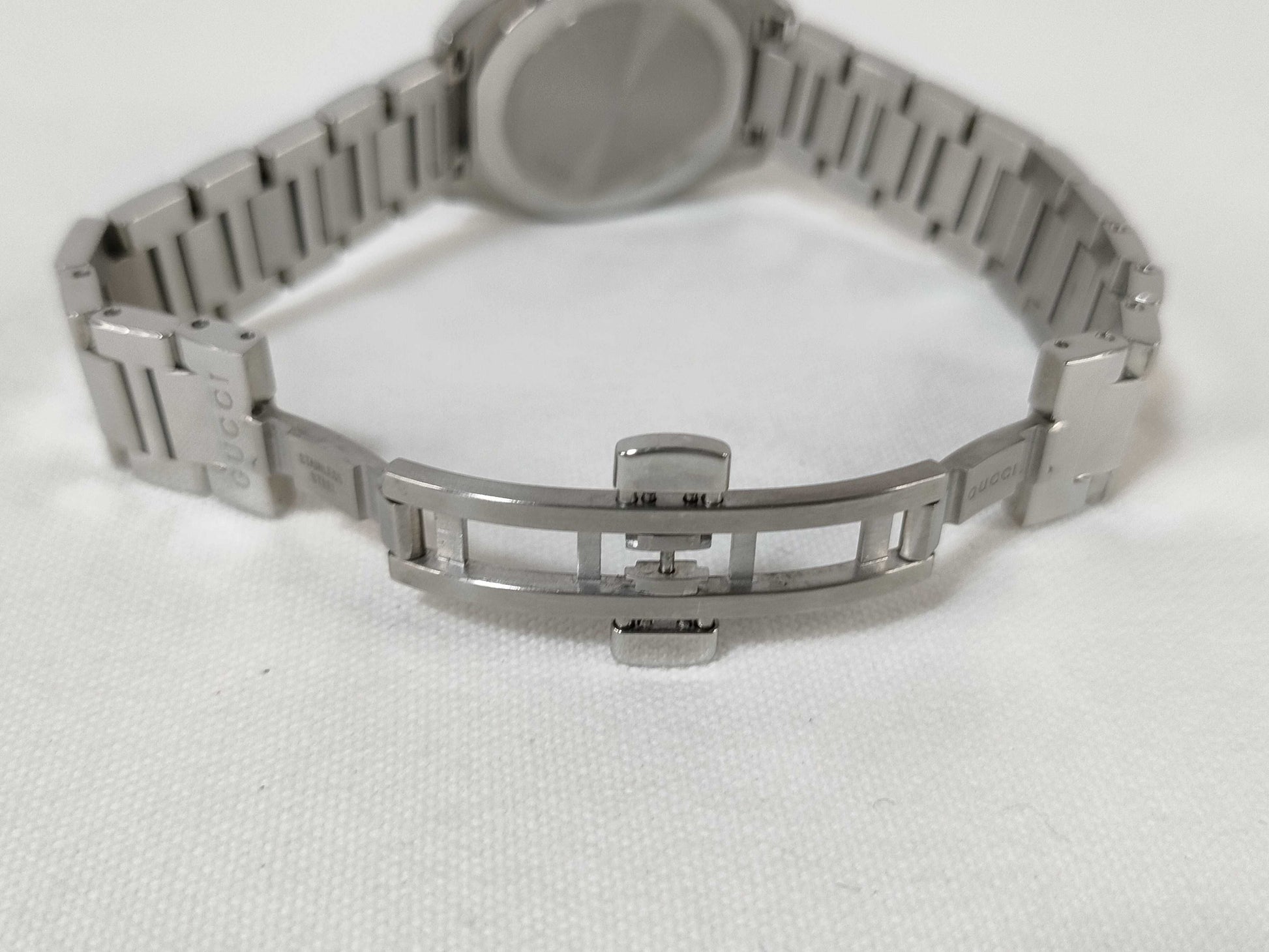 GUCCI 142.5 Women's Quartz Watch