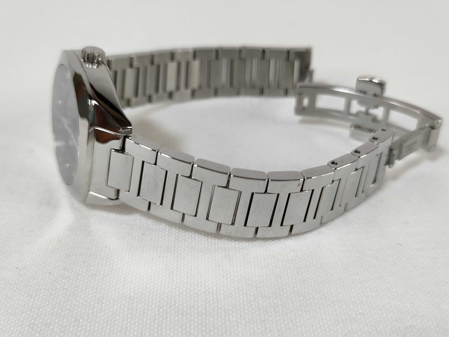 GUCCI 142.5 Women's Quartz Watch