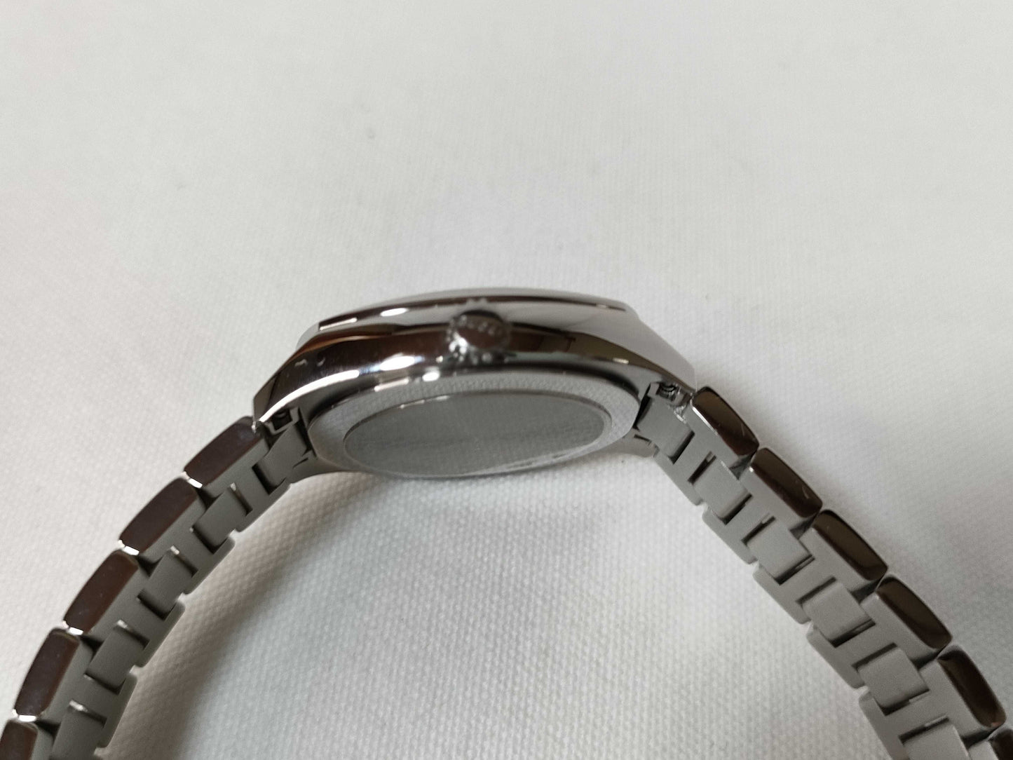 GUCCI 142.5 Women's Quartz Watch