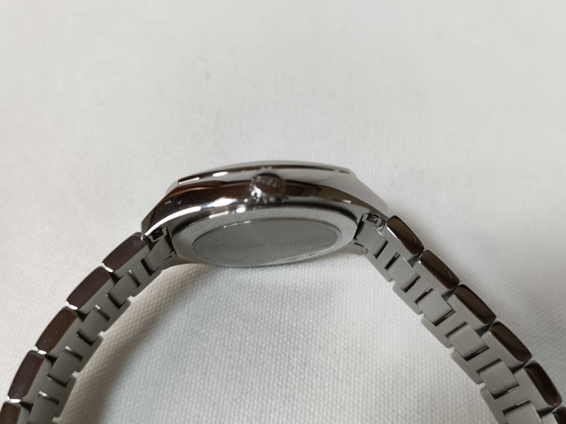 GUCCI 142.5 Women's Quartz Watch