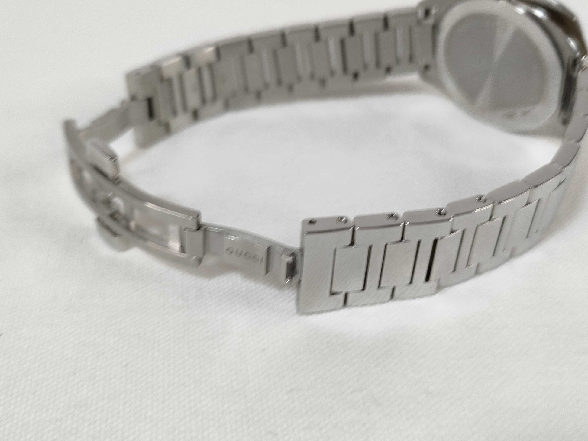 GUCCI 142.5 Women's Quartz Watch
