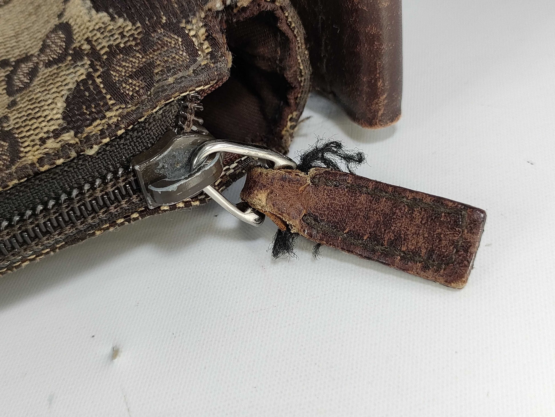 GUCCI GG Canvas Shoulder Bag