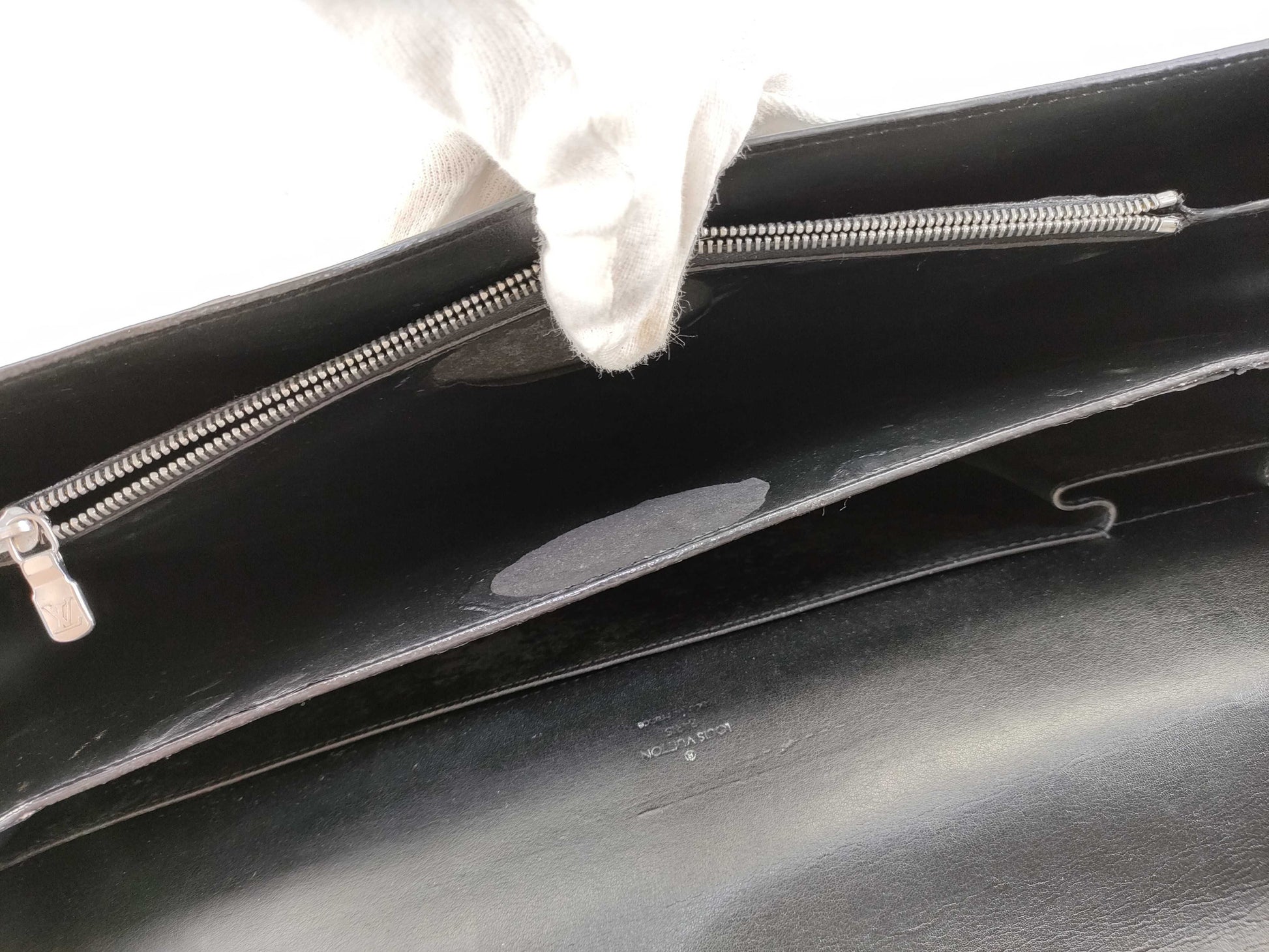LOUIS VUITTON M30804 Taiga Serviette Tobol Business Bag