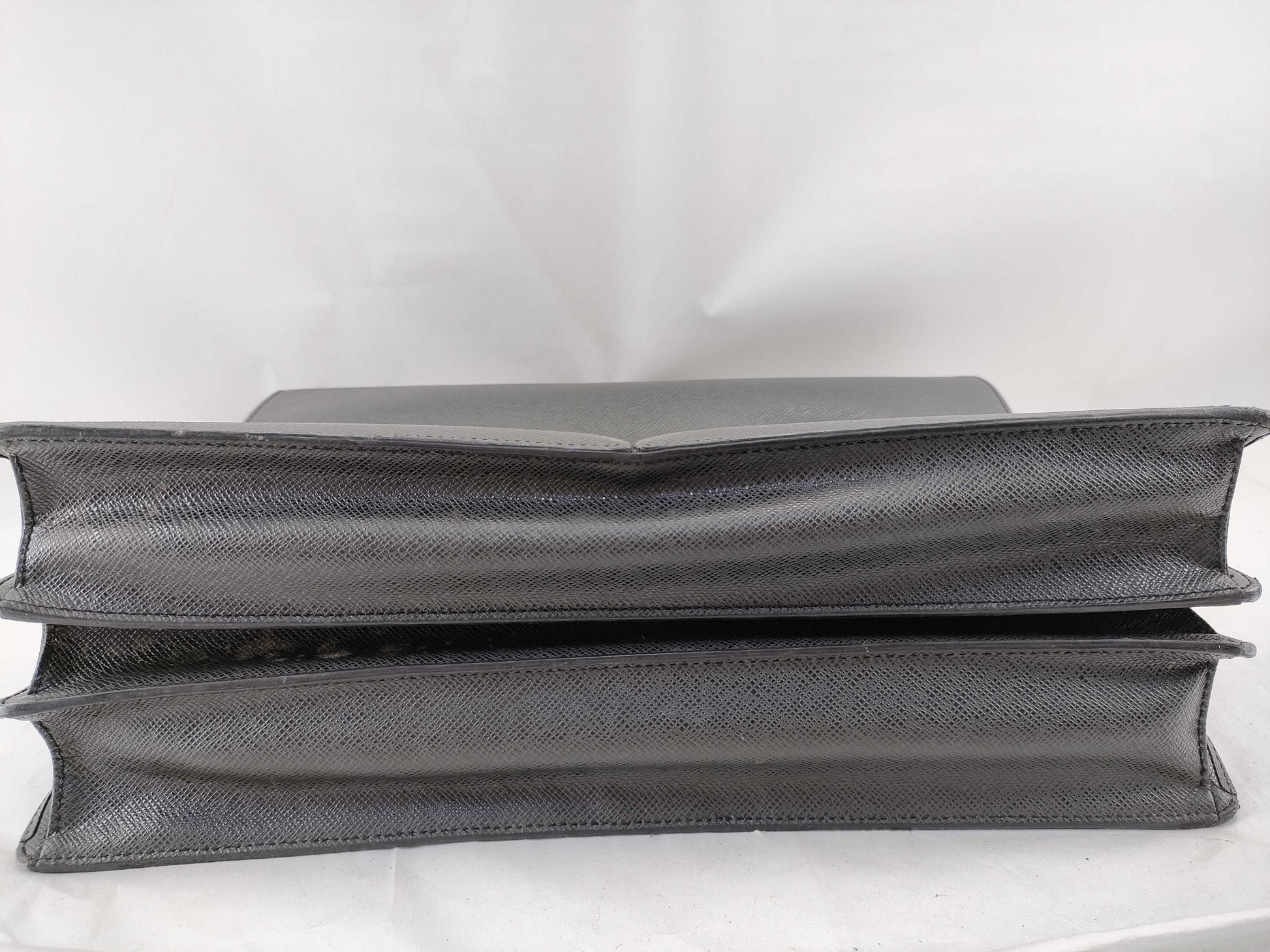LOUIS VUITTON M30804 Taiga Serviette Tobol Business Bag