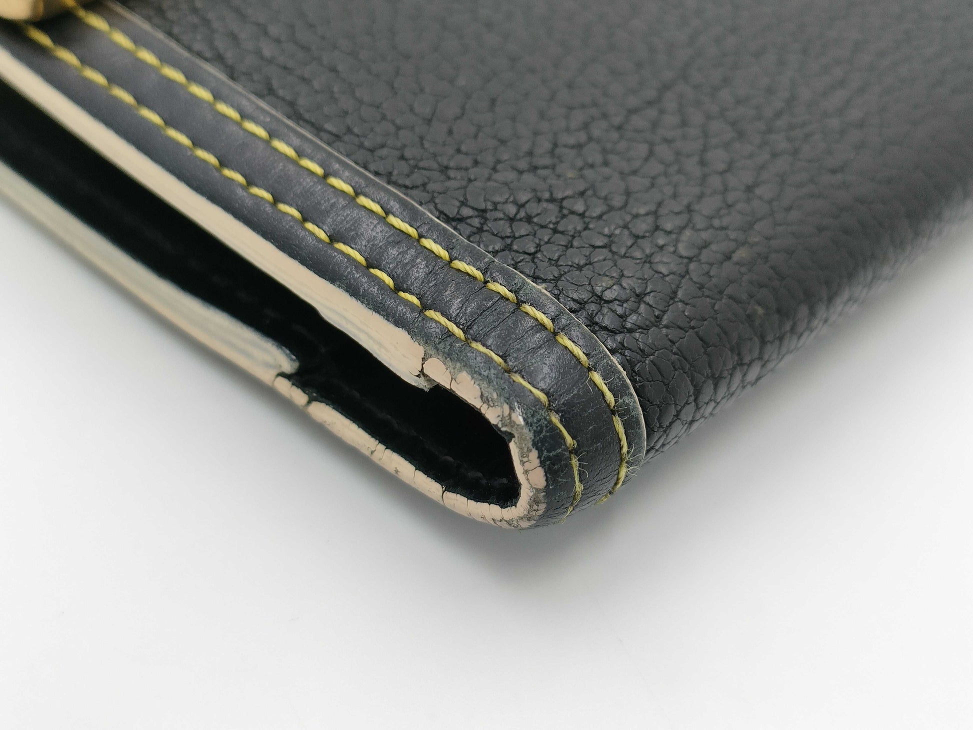 LOUIS VUITTON Suhali Porte Tresor International Wallet