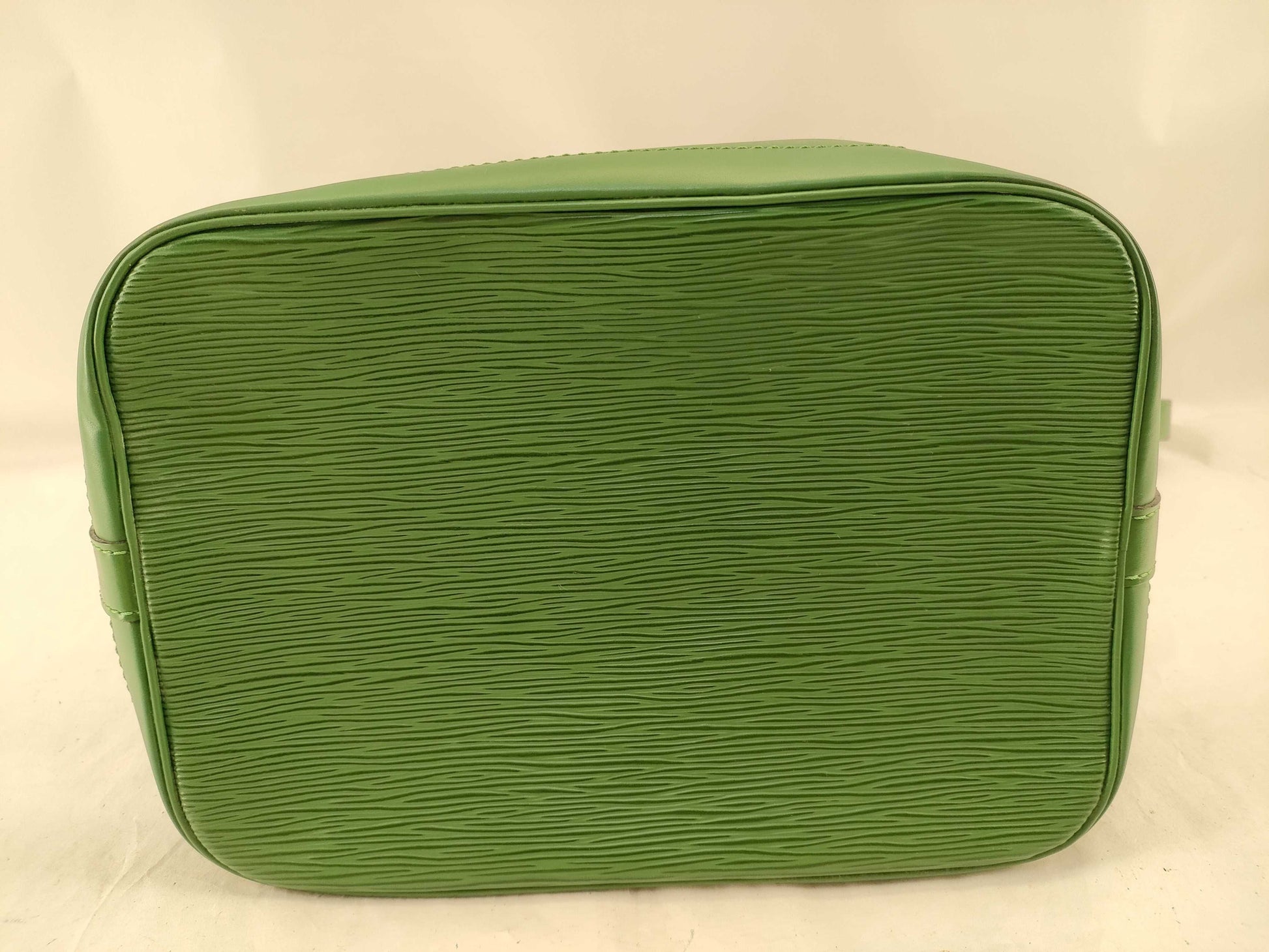 LOUIS VUITTON M44044 Epi Noe Two-Tone Shoulder Bag