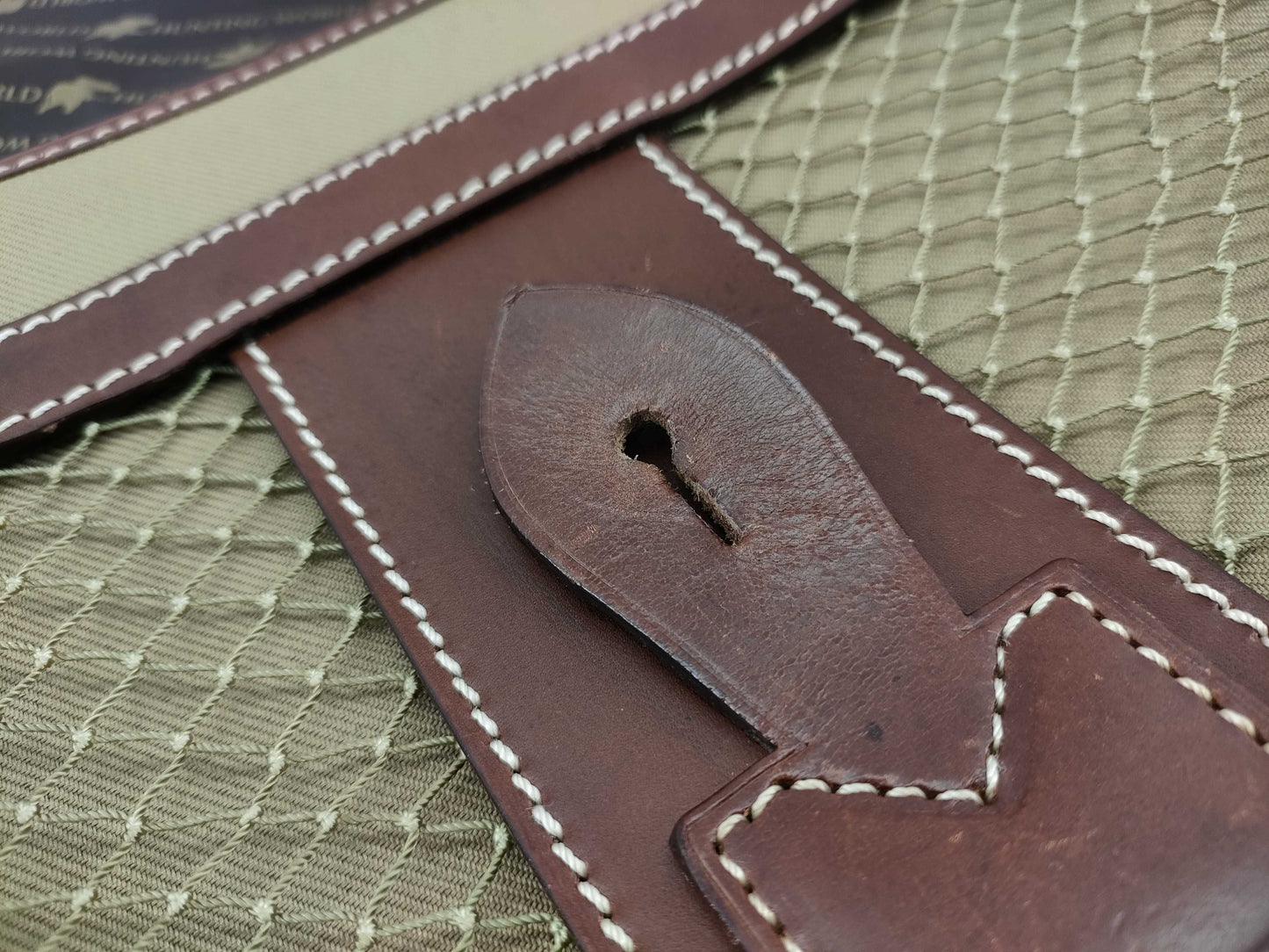 HUNTING WORLD Messenger Bag Shoulder Bag