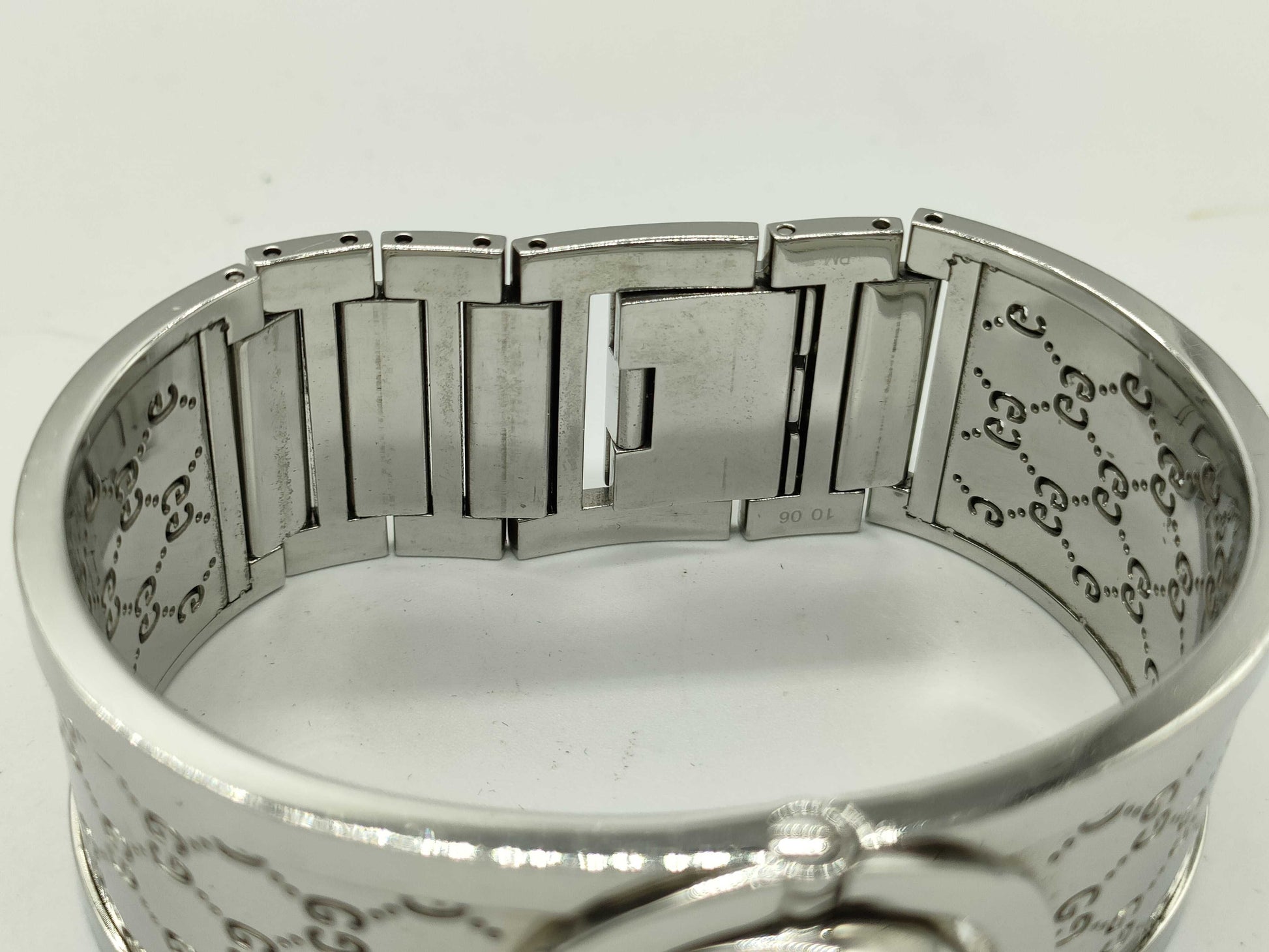 GUCCI GG Pattern Bangle Watch 112 Undying Women's Watch