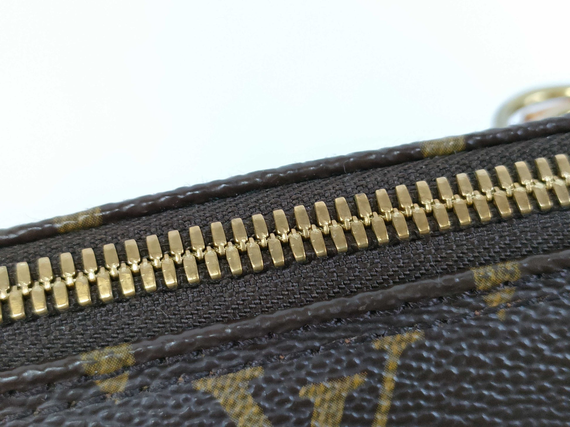 LOUIS VUITTON M40878 Monogram Alma MM Handbag