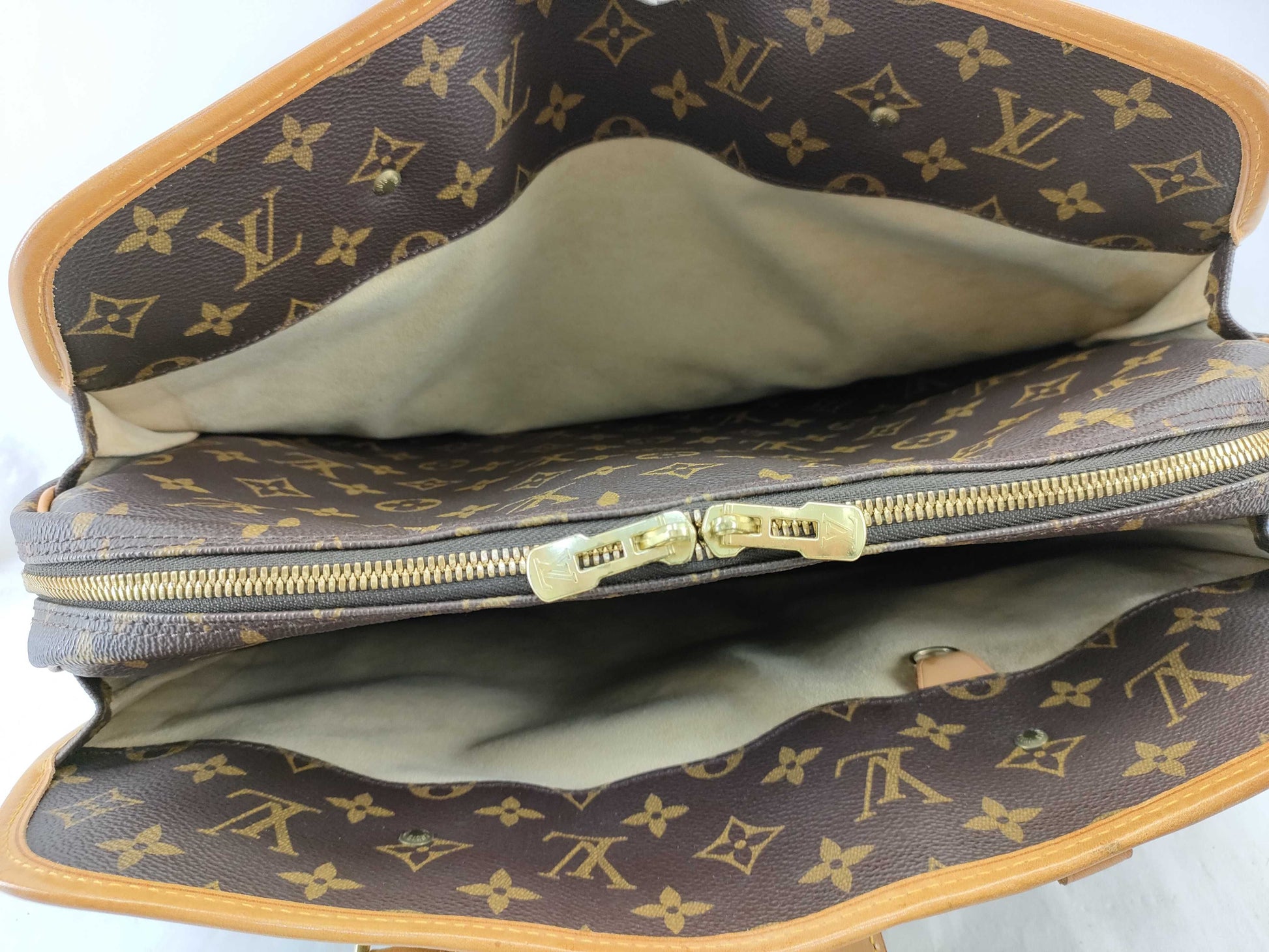 LOUIS VUITTON M53380 Monogram Rivoli Monogram Handbag