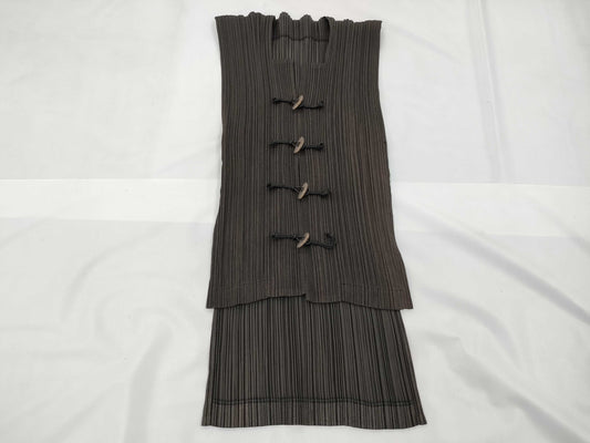 ISSEY MIYAKE Pleated Vest Vest