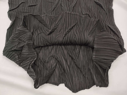 ISSEY MIYAKE Pleated Tops Tops