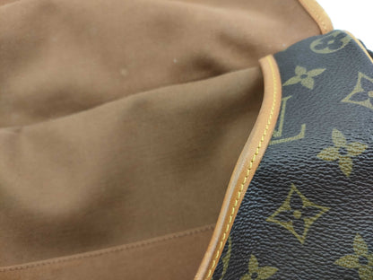 LOUIS VUITTON M42252 Monogram Saumur 43 Shoulder Bag
