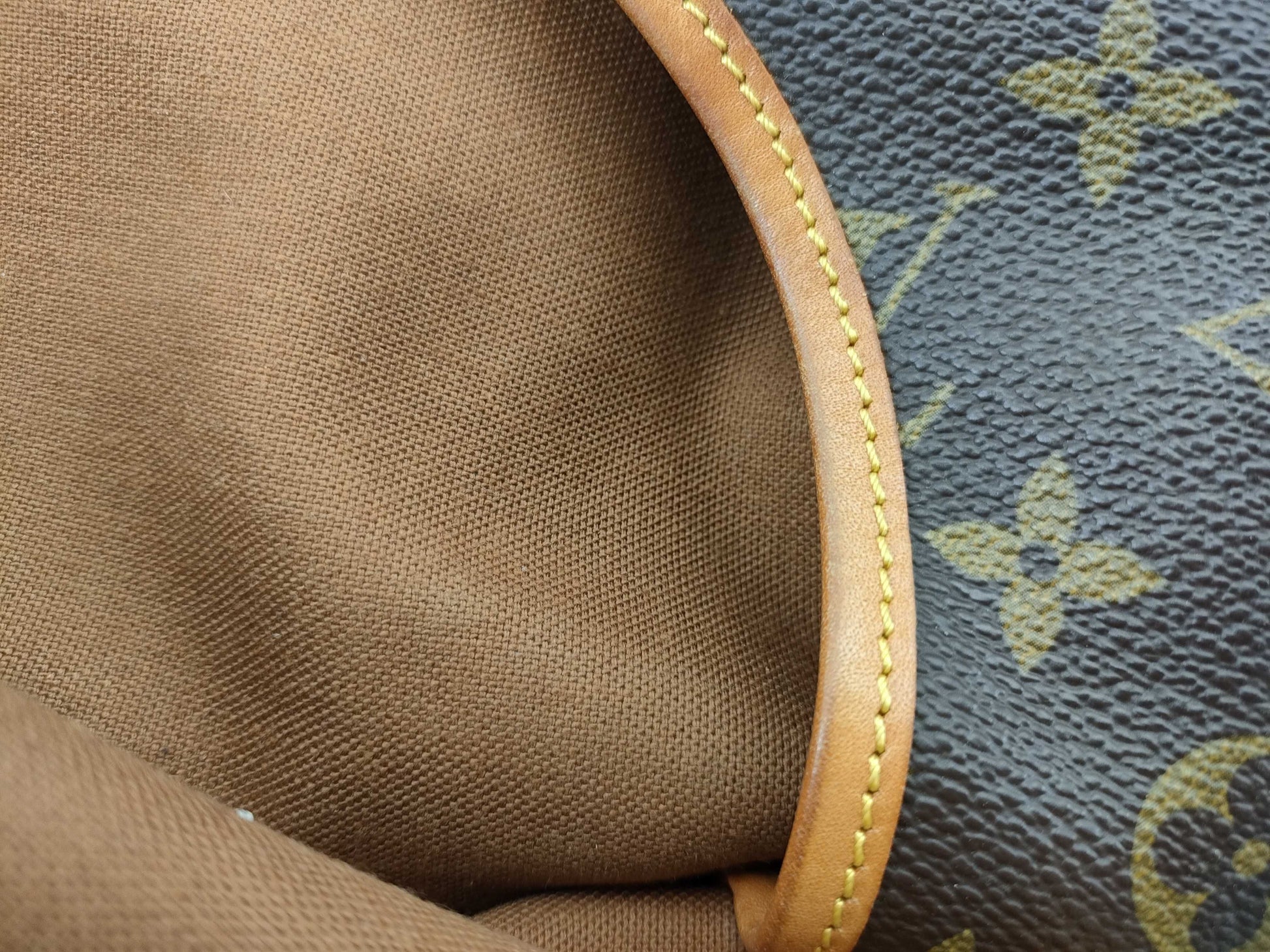 LOUIS VUITTON M42252 Monogram Saumur 43 Shoulder Bag