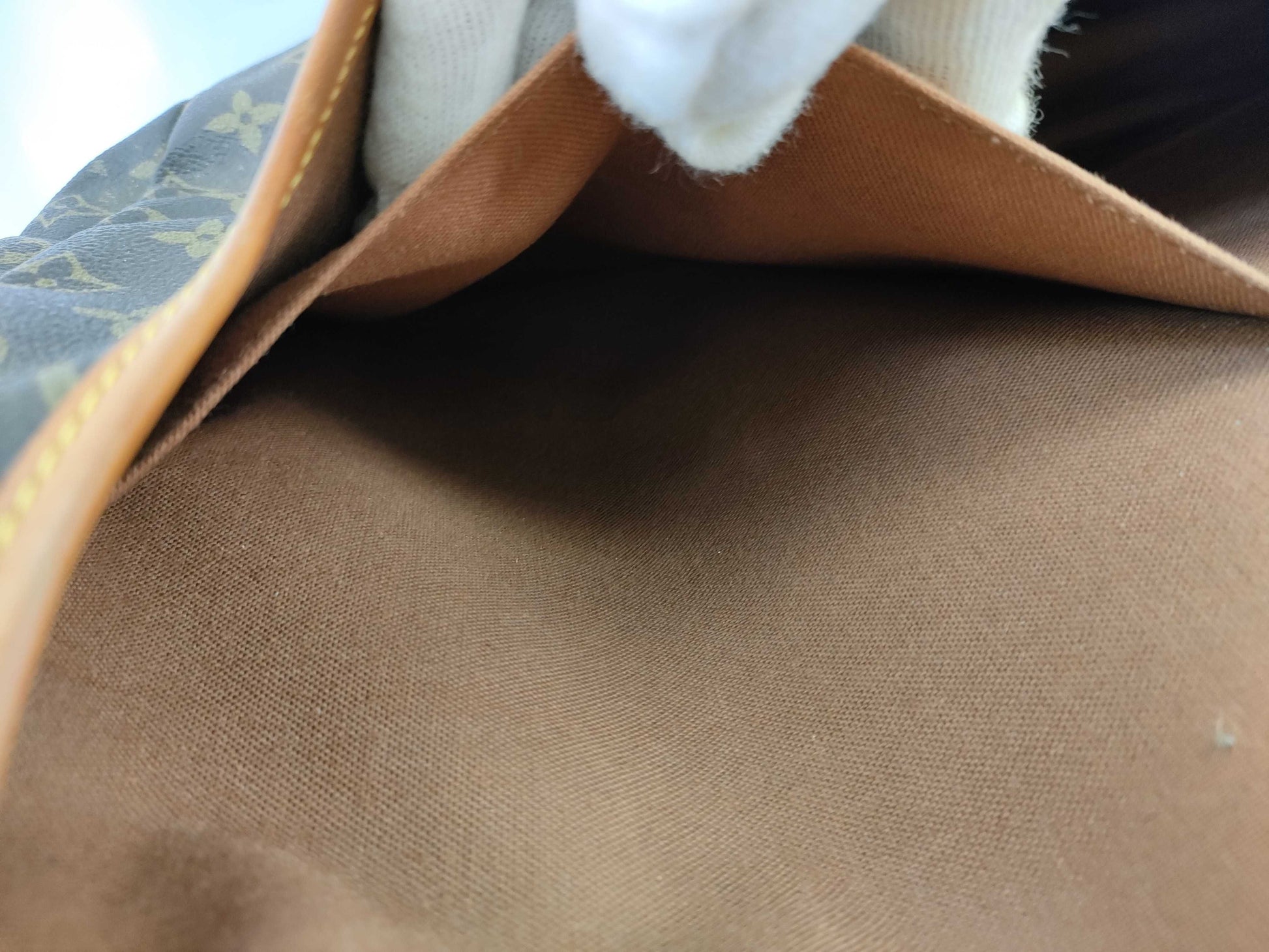 LOUIS VUITTON M42252 Monogram Saumur 43 Shoulder Bag
